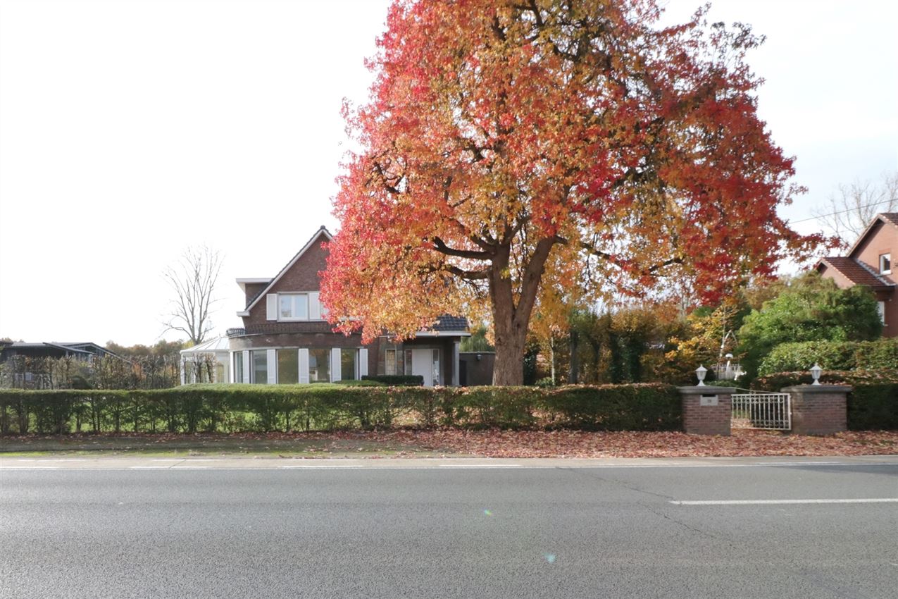 Villawoning met 4 slaapkamers en bijgebouw foto 35