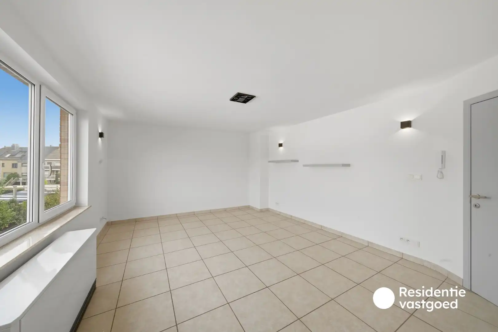 Instapklaar  2 slaapkamer appartement te Bredene foto 4