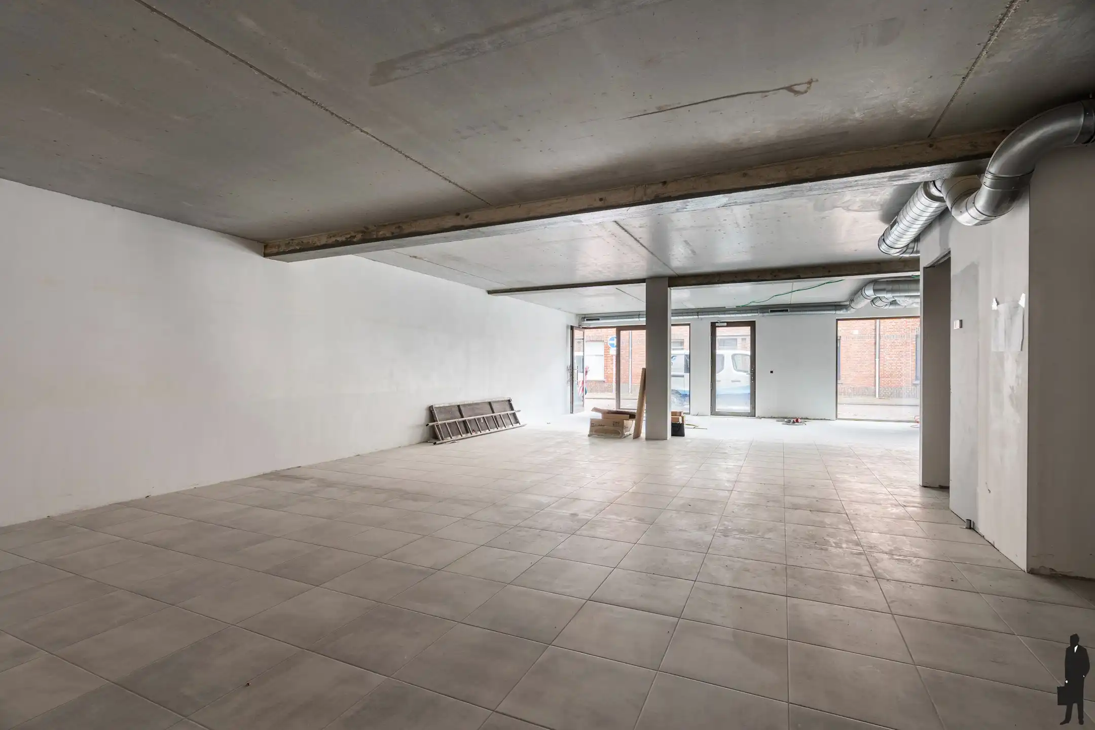 Instapklaar gelijkvloers handelspand in Turnhout foto 2