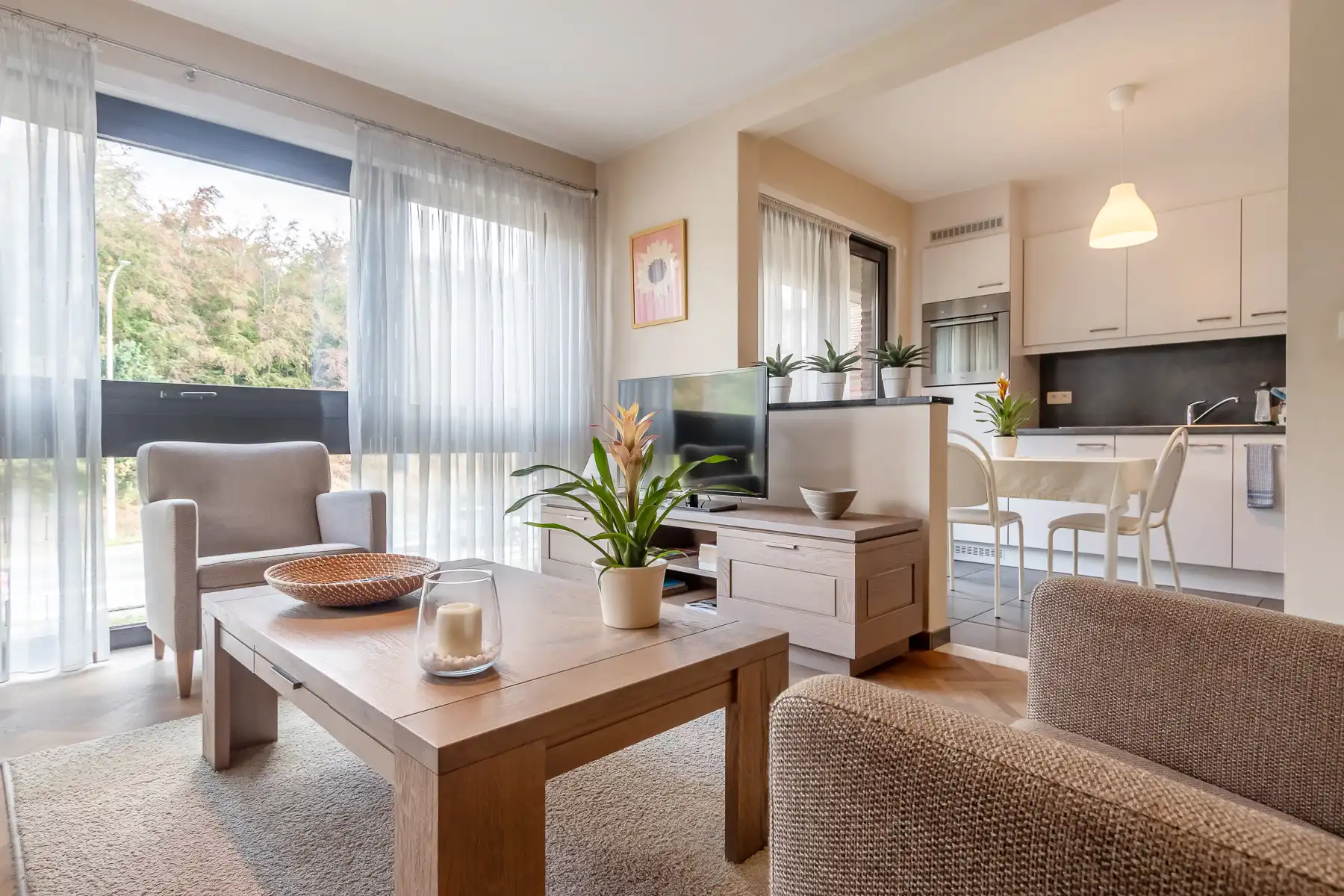 Lichtrijk appartement met autostaanplaats en prachtig zicht foto 9