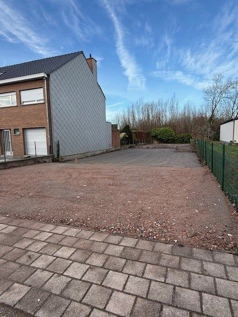 Rustig gelegen, half-open nieuwbouwwoning nabij centrum Roeselare foto {{pictureIndex}}