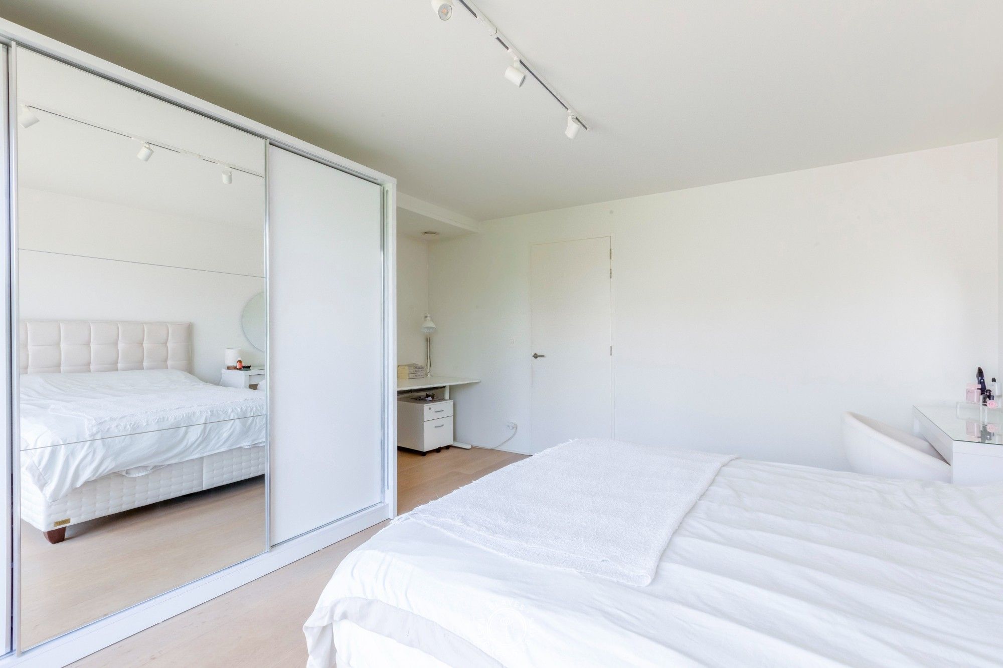 Stijlvol en lichtrijk appartement op toplocatie foto 18