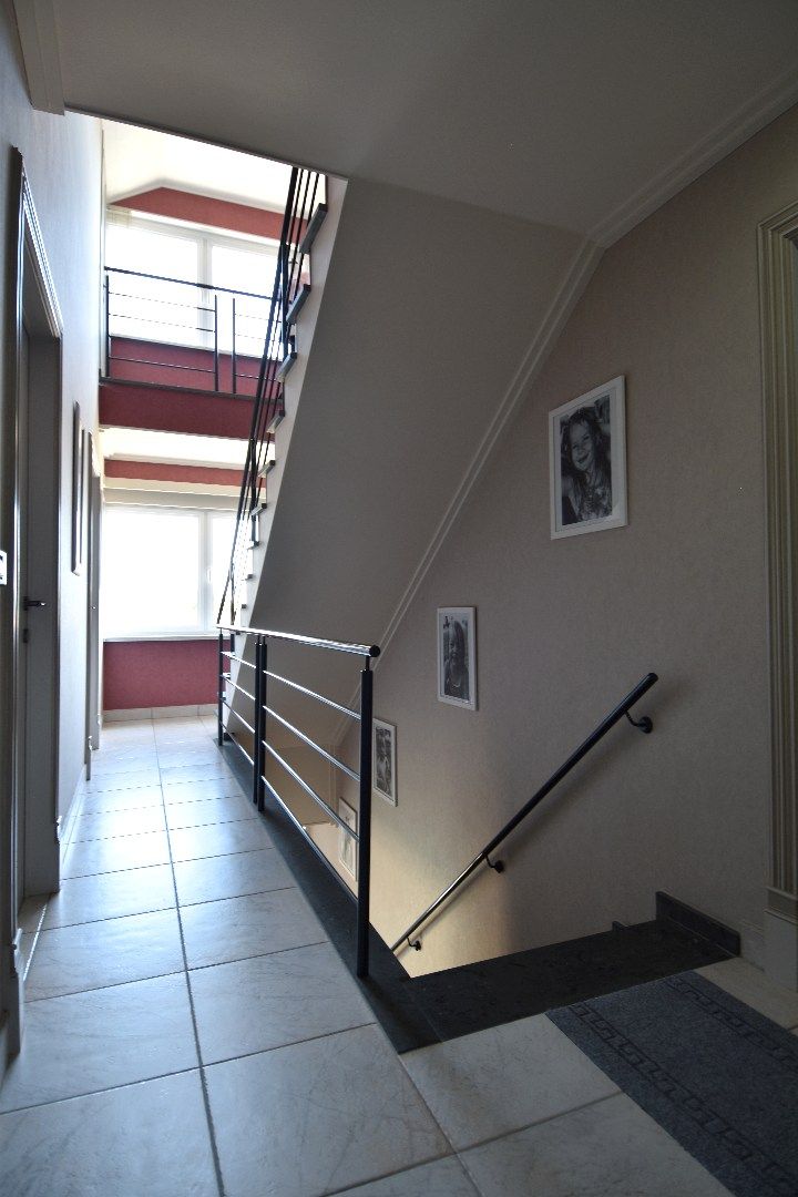 Instapklare villa met 5 slaapkamers én grote handelsruimte te koop in Gullegem foto 10