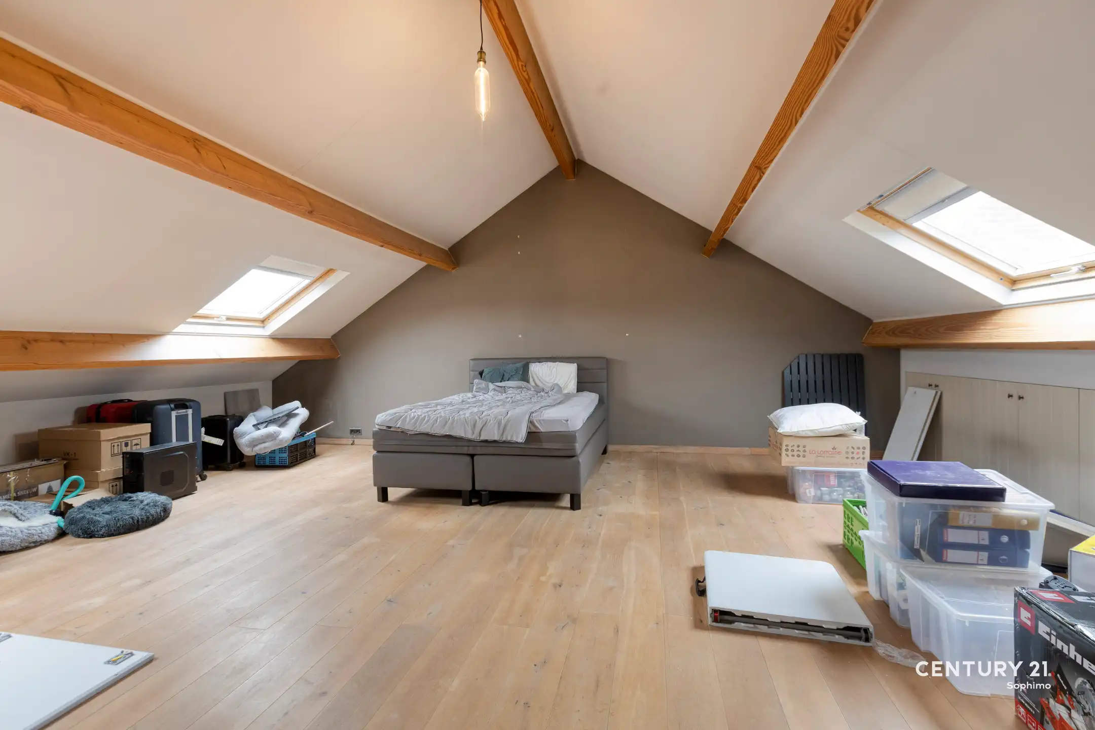 Instapklare woning met vier slaapkamers op perceel van 11a22 foto 24