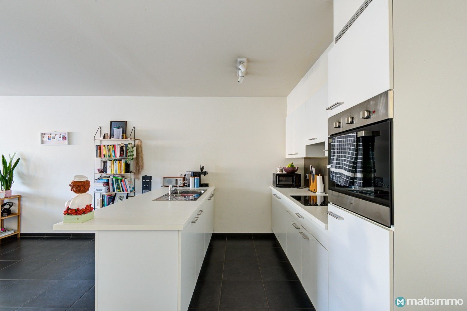 INSTAPKLAAR APPARTEMENT MET 2 SLAAPKAMERS EN AUTOSTAANPLAATS IN HET CENTRUM VAN BILZEN foto 6