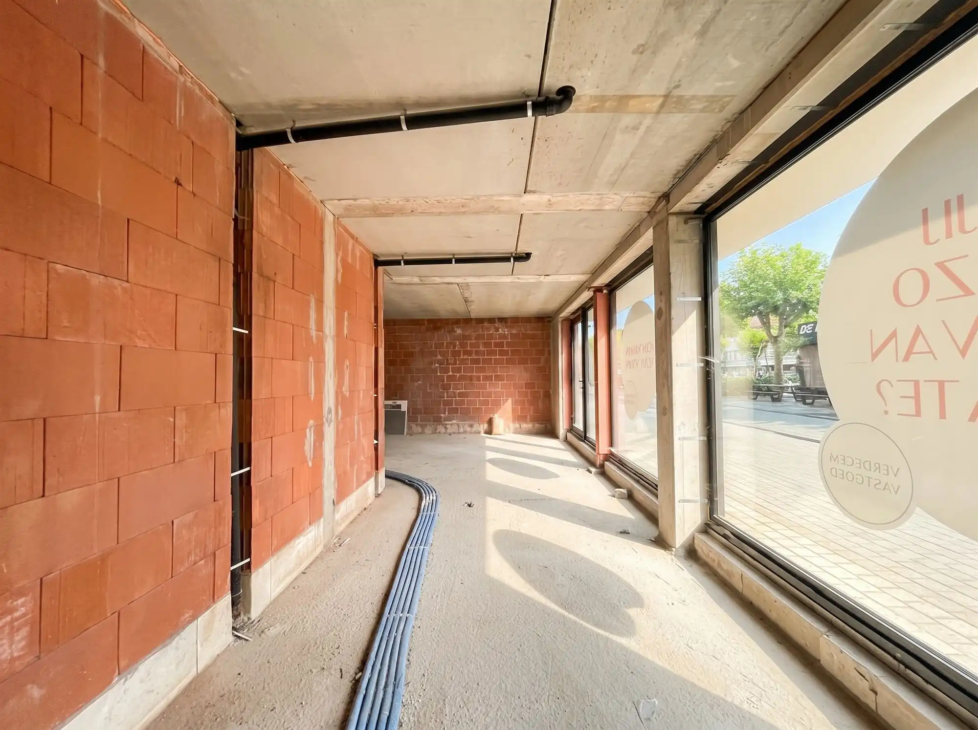 Ultra zichtbaar handelsgelijkvloers van 215m² en 10,5m vitrine op de markt foto 15