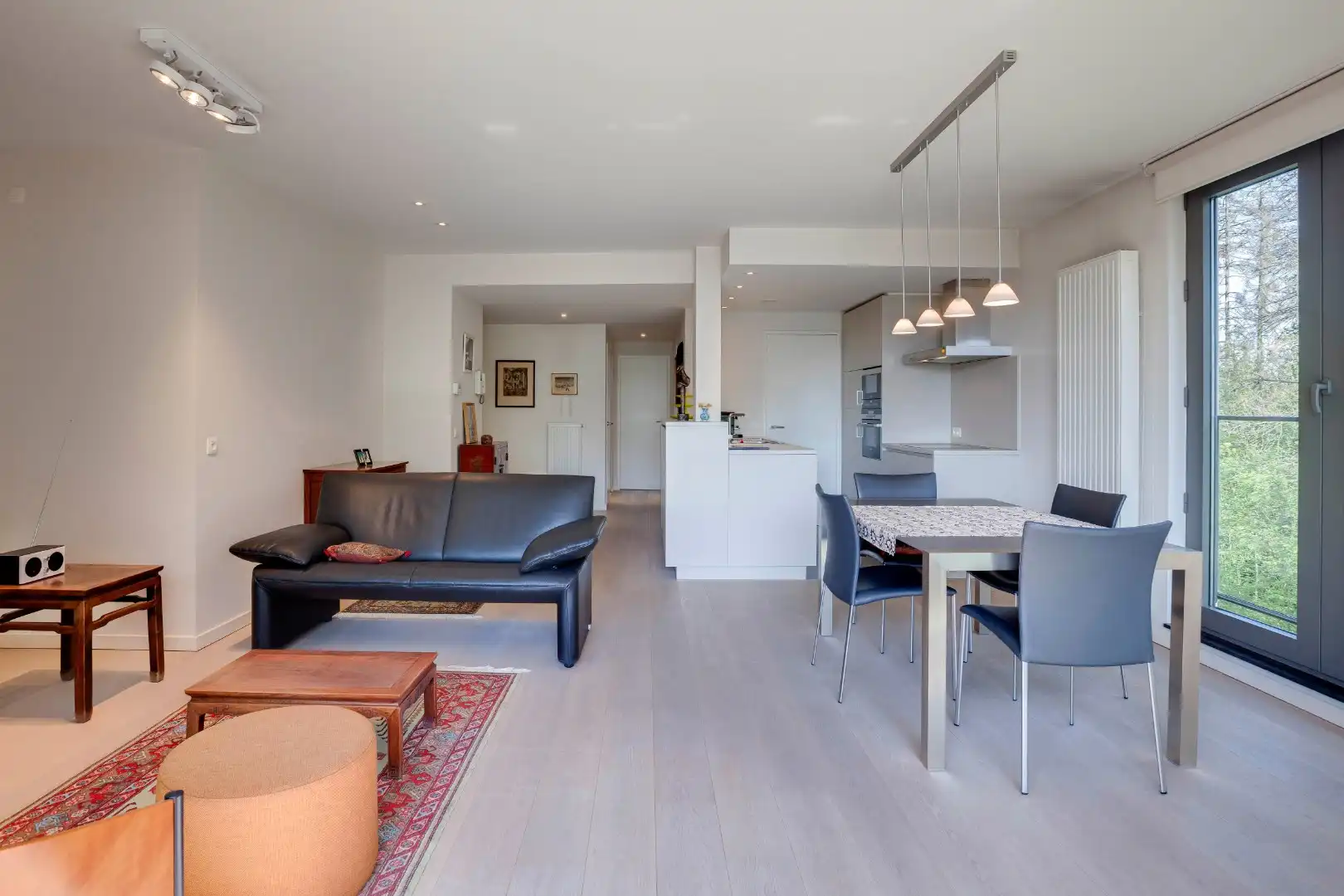 Instapklaar modern appartement  met terras en ondergrondse staanplaats foto 3