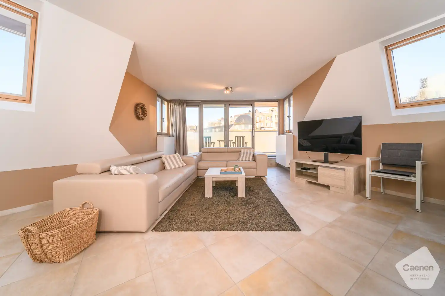 Prachtig gelegen instapklaar en gemeubeld appartement met zeezicht foto 3