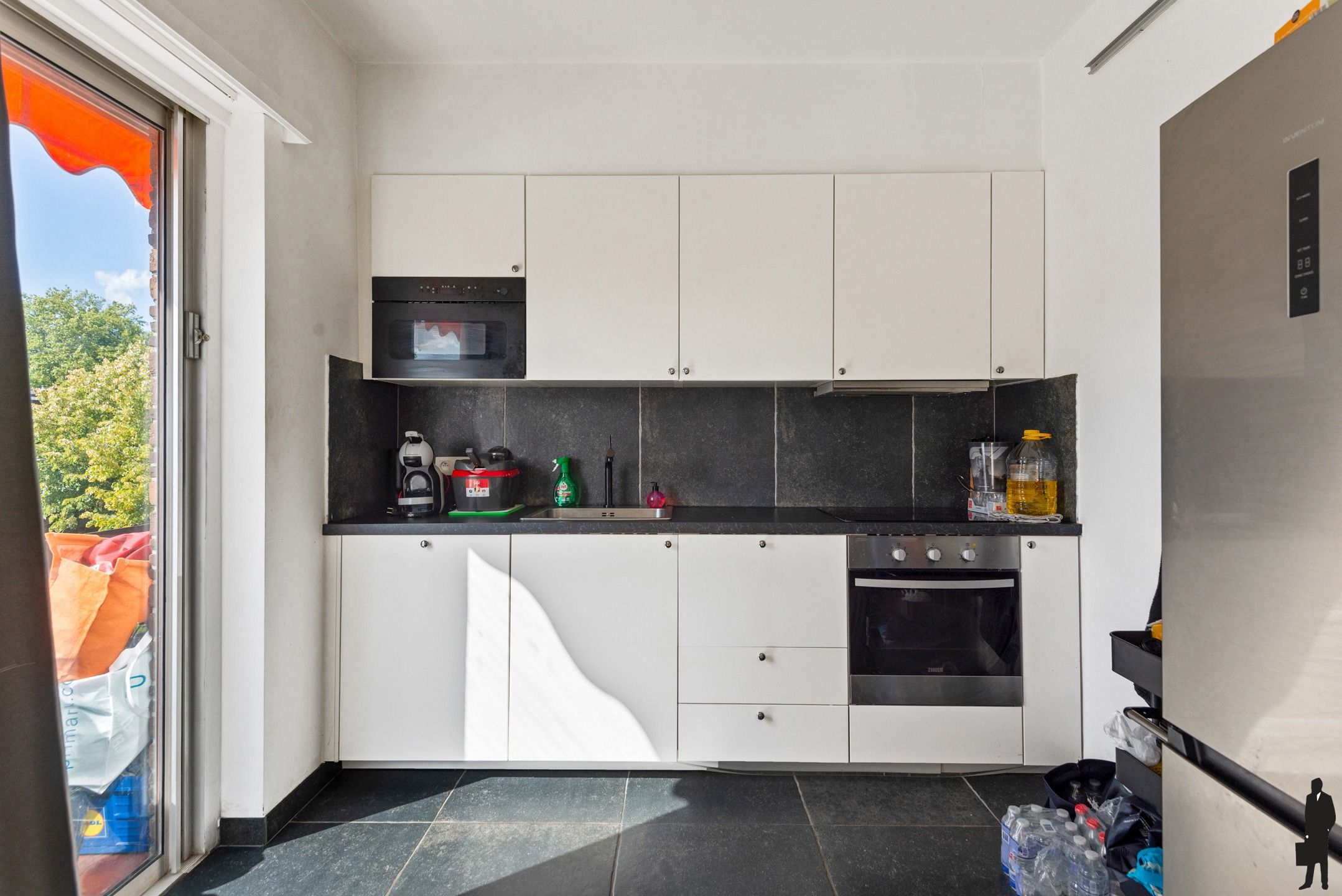 Lichtrijk gerenoveerd appartement met 2 slaapkamers foto 5