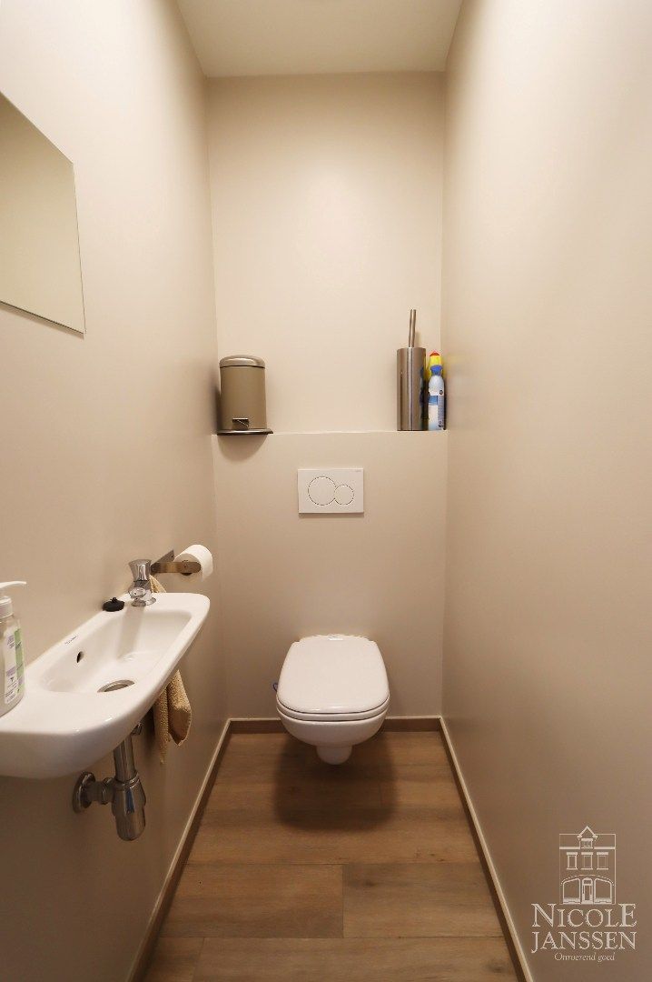 Instapklaar appartement met twee slaapkamers, tuintje en carport foto 10