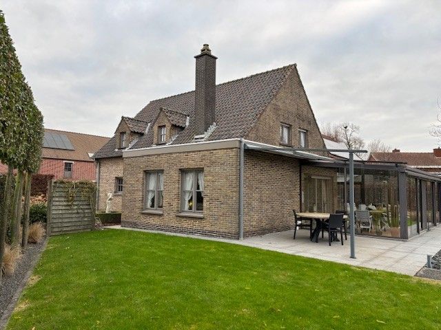 Residentieel gelegen villa met 4 slaapkamers, bureau, oprit voor 3 auto's, grote tuin...op 880m² (energielabel D) foto 18