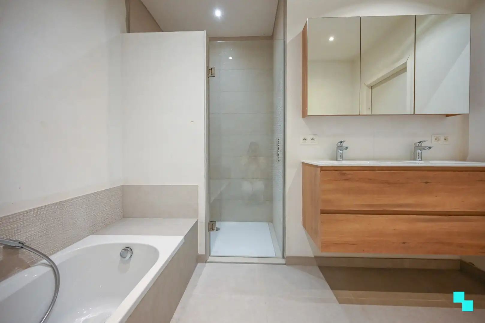 Gerenoveerde 2-slaapkamerwoning in Ingelmunster foto 12