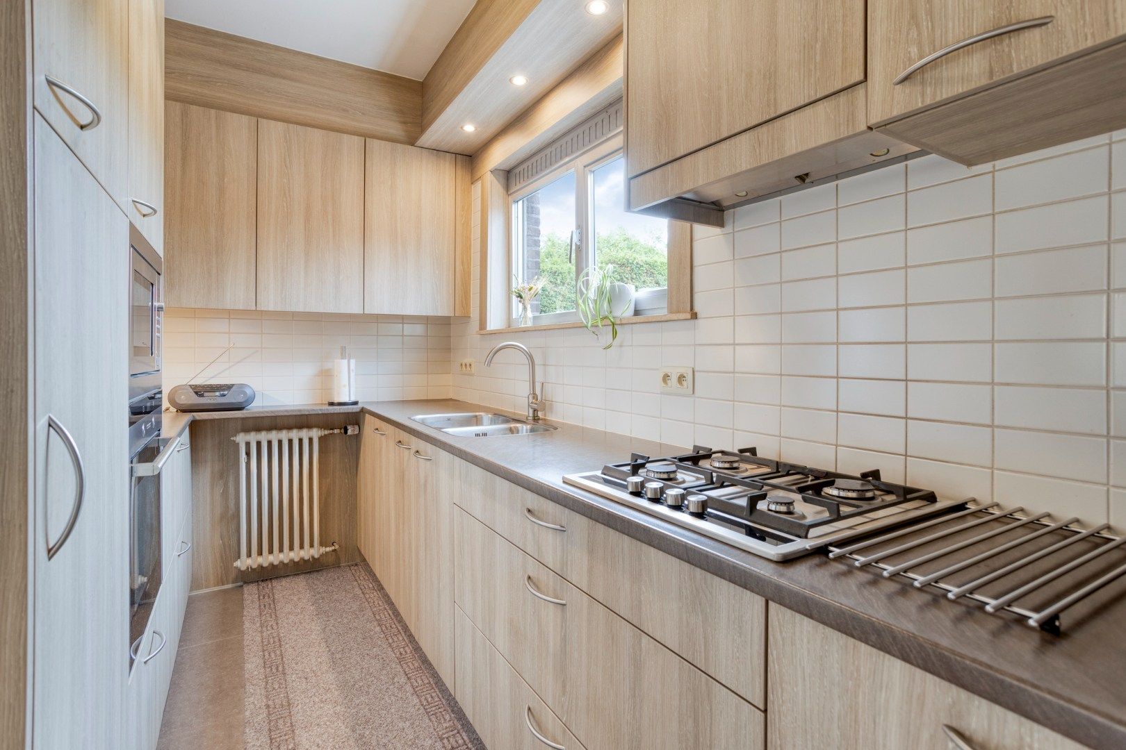 Instapklare gezinswoning met 4 slpks, dubbele garage en grote tuin in Mol-Millegem ! foto 5