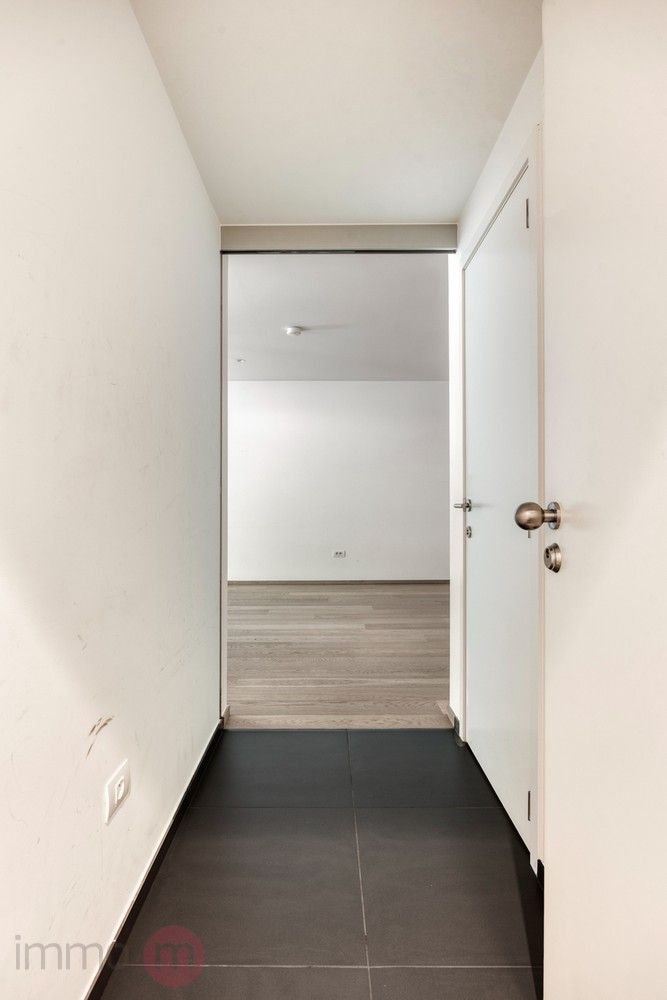 Recent gelijkvloers app. met 2 slaapkamers, tuin en 2 autostaanplaatsen. foto 8