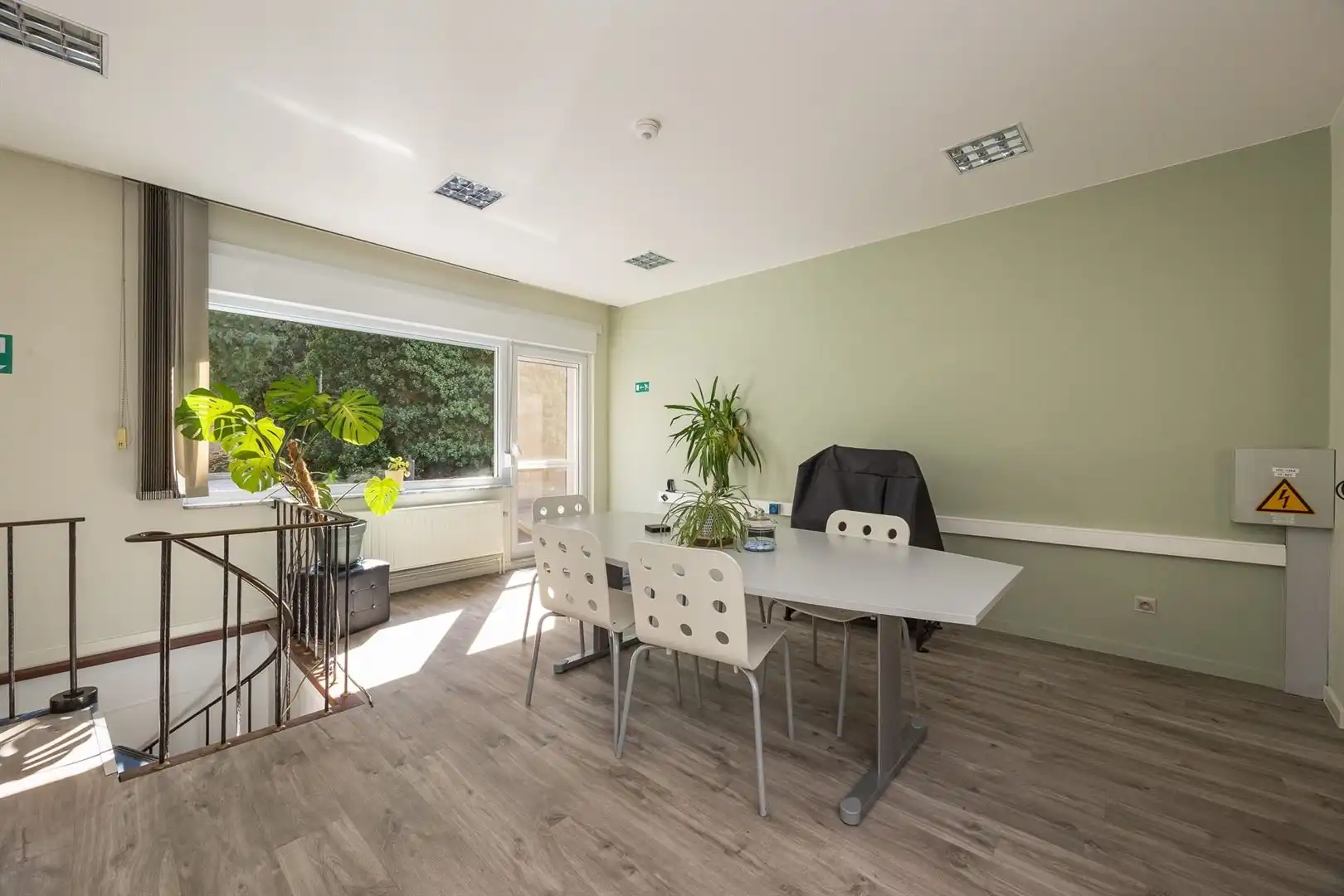 Uitstekend gelegen winkelpand met twee toegangen foto 22