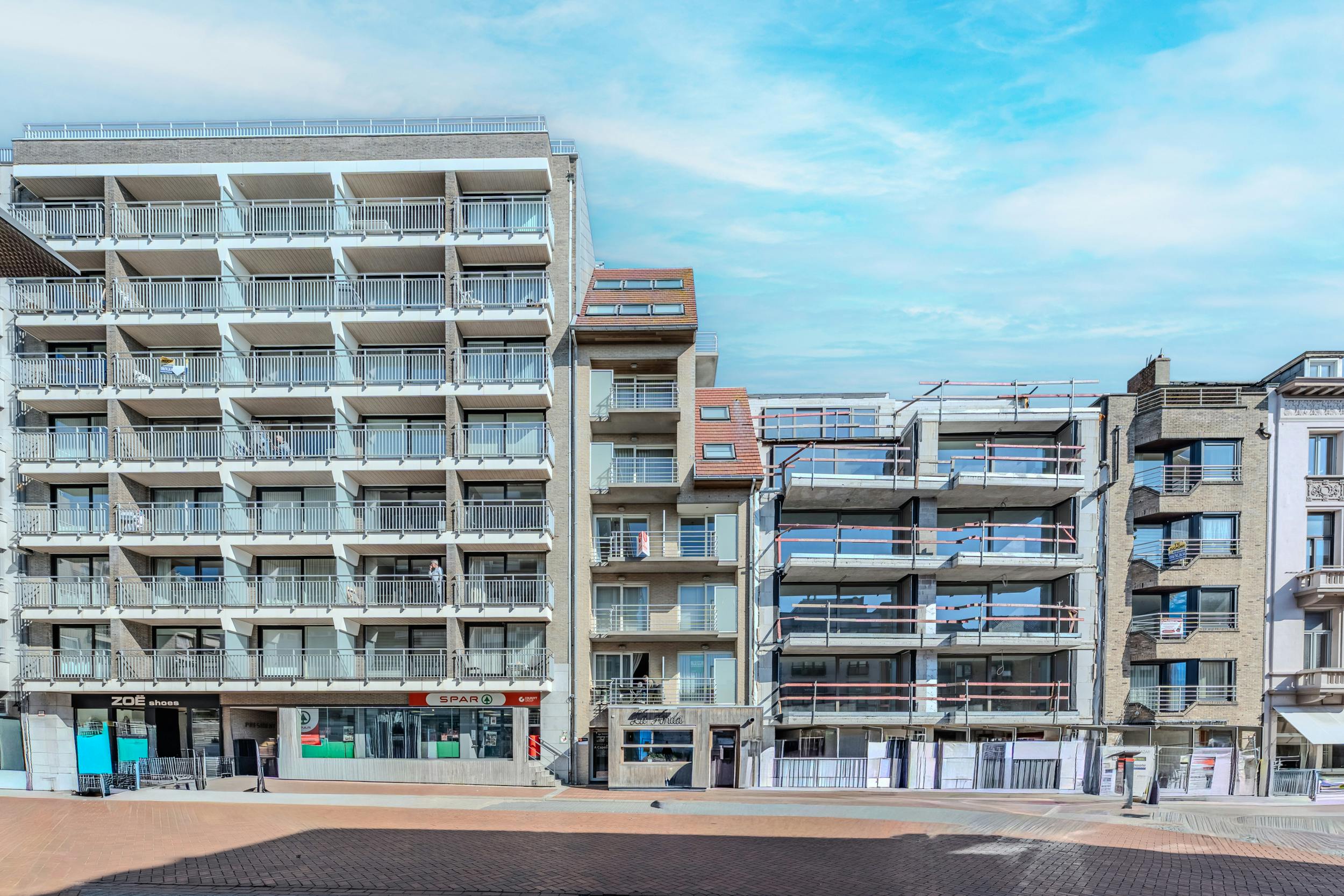 Instapklaar appartement met 1 slaapkamer, terras en zijdelings zeezicht! foto 14