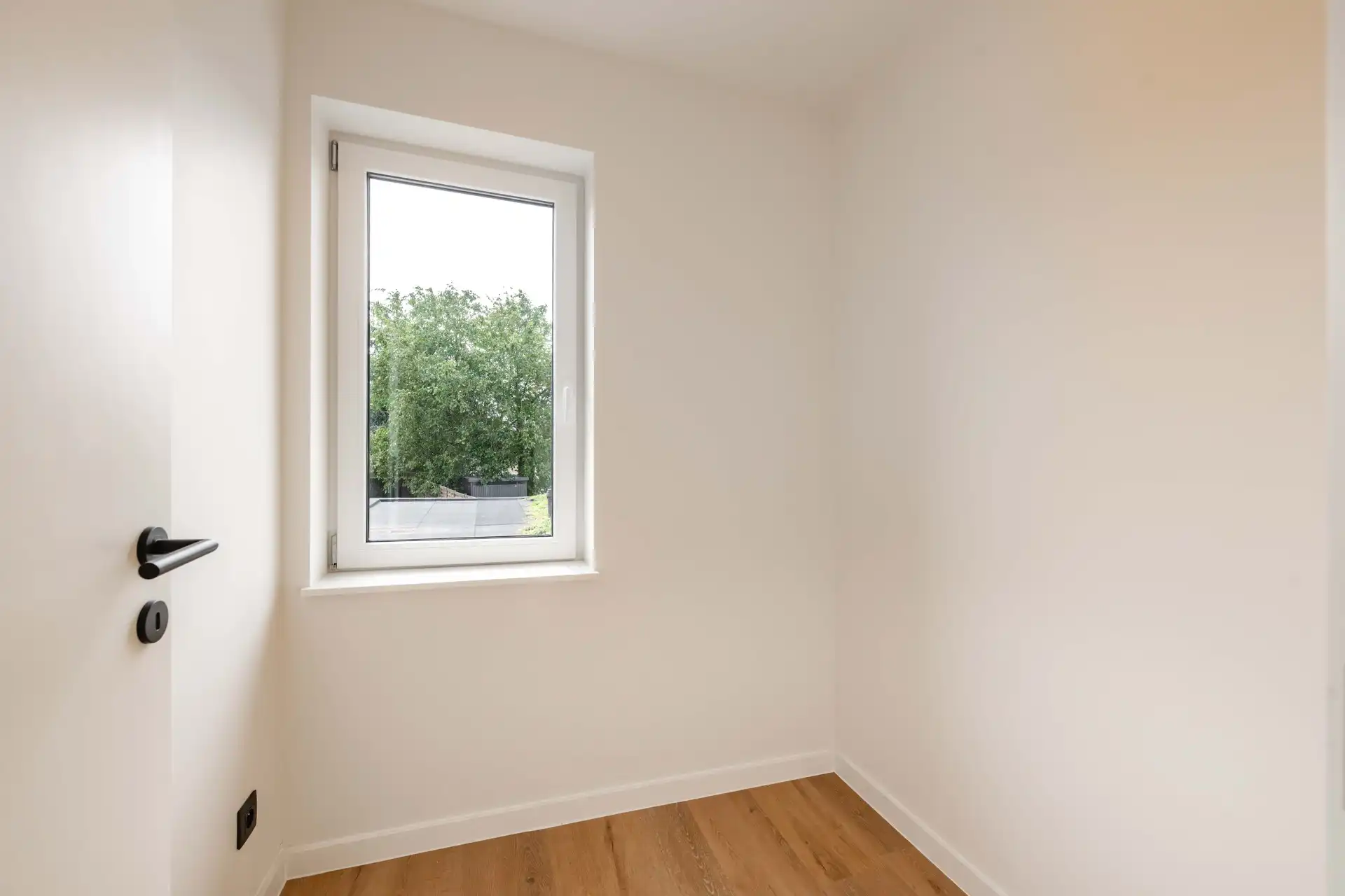 Prachtige tot in de puntjes gerenoveerde halfopen bebouwing met 3 slaapkamers, aparte garage en zuidgerichte tuin te koop in het hartje van Sint-Baafs-Vijve foto 16