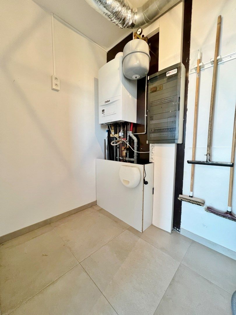 Modern appartement met parkeerplaats en groot zonnig terras met open zicht. foto 7