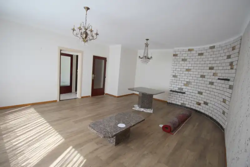 2-slaapkamer appartement met garage foto 5