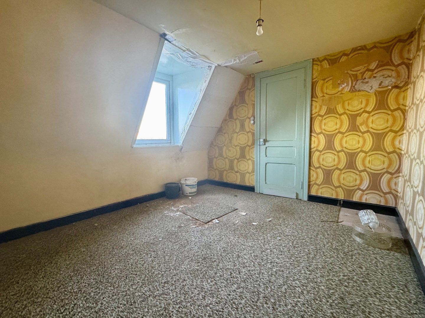 TE RENOVEREN WONING MET 3 SLPKS, KOER EN GARAGE foto 9