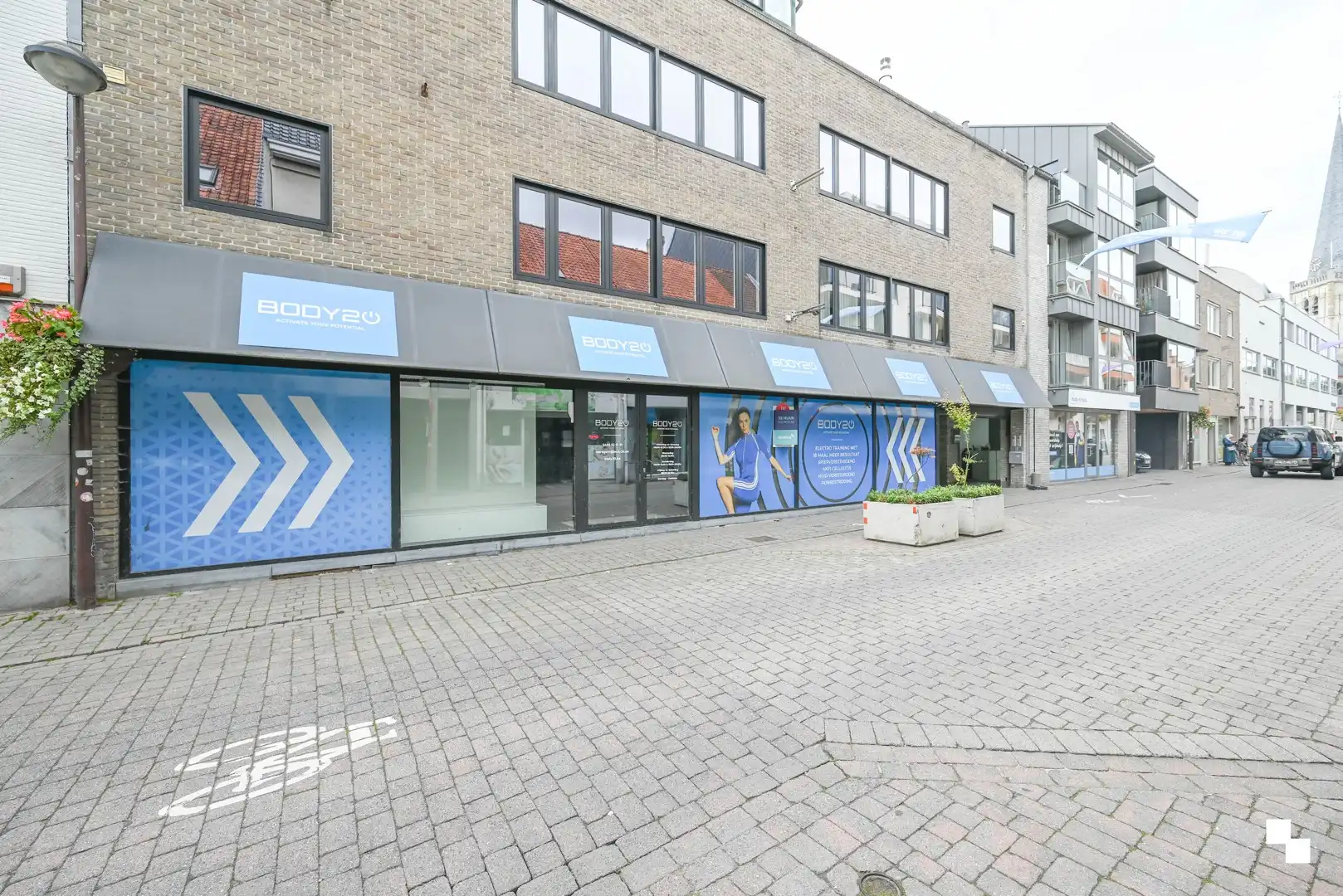 Handelszaak met ruime vitrine in centrum Waregem foto 20