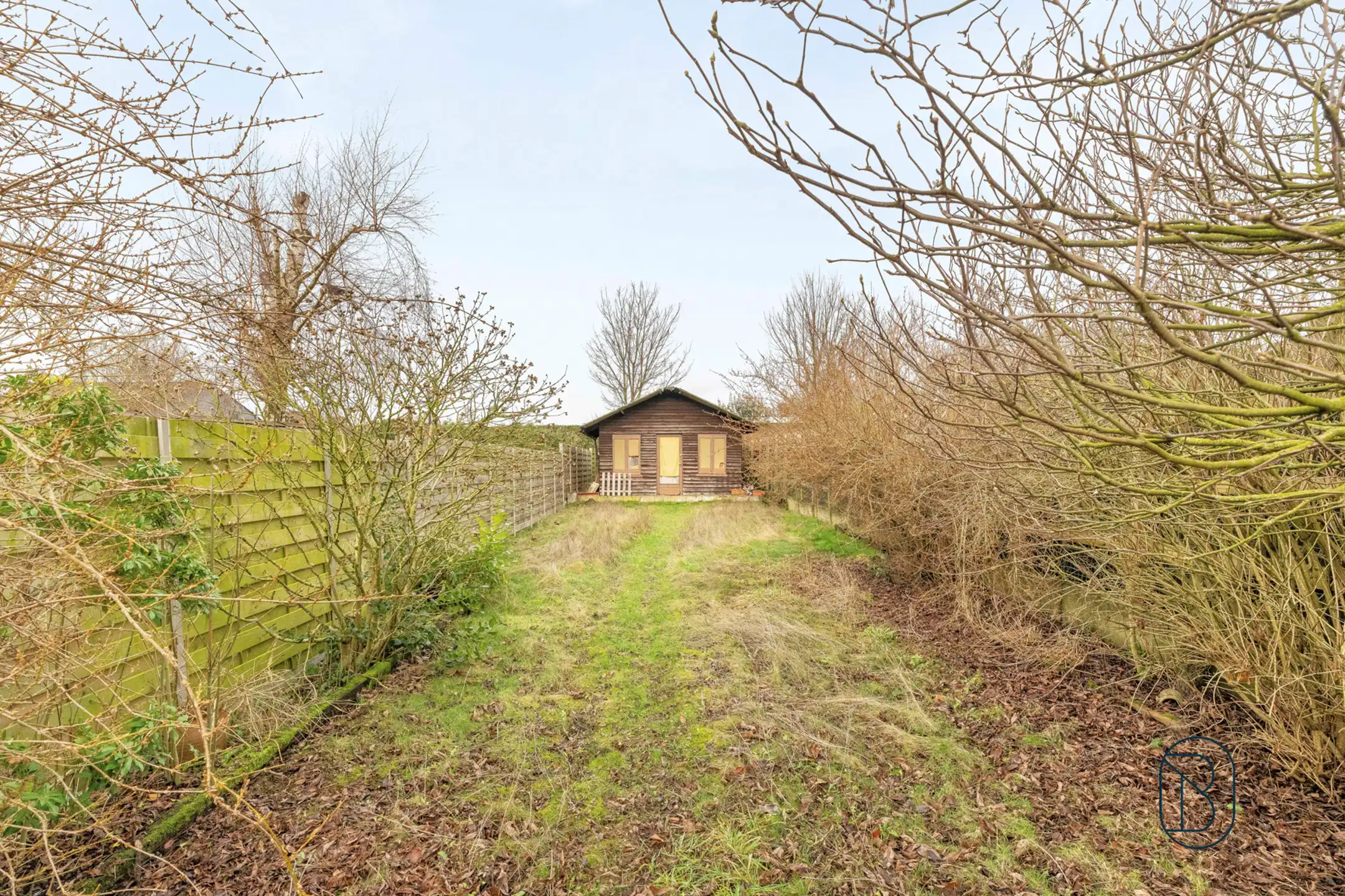 Woning met garage, oprit en tuin - veel potentieel foto 16