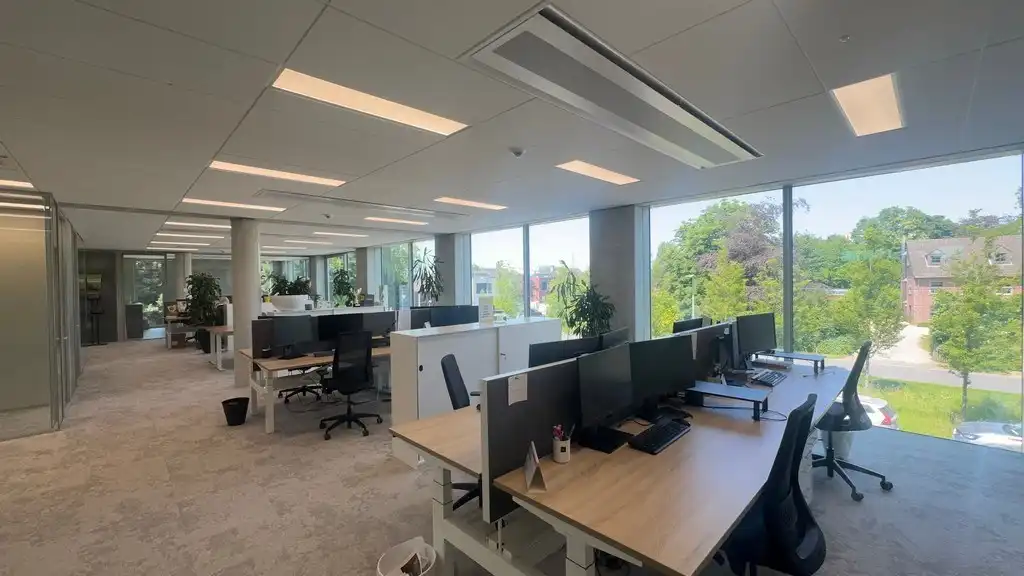 Energiezuinige kantoren te huur in Office Park aan E17 te Lokeren foto 5