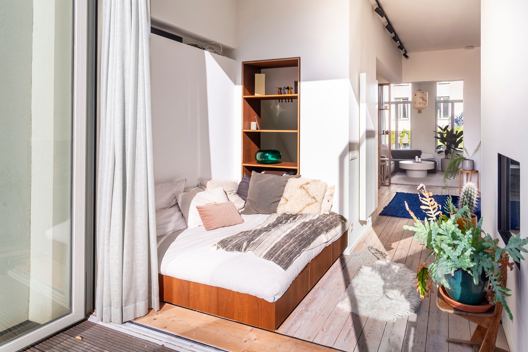 Hippe stadswoning aan de Troonplaats met buitenruimte foto 4