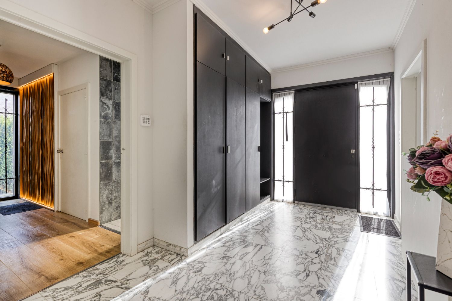 Karaktervolle gerenoveerde statige villa nabij Spuikom te koop foto 7