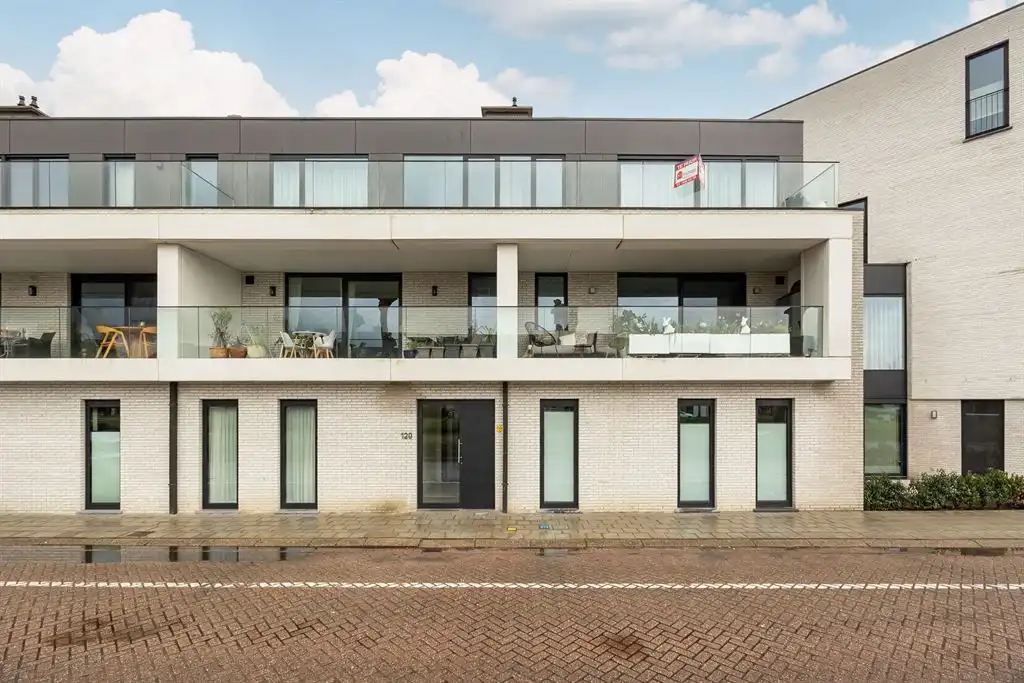 Nieuwbouw dakappartement met zicht op de vaart  foto 29