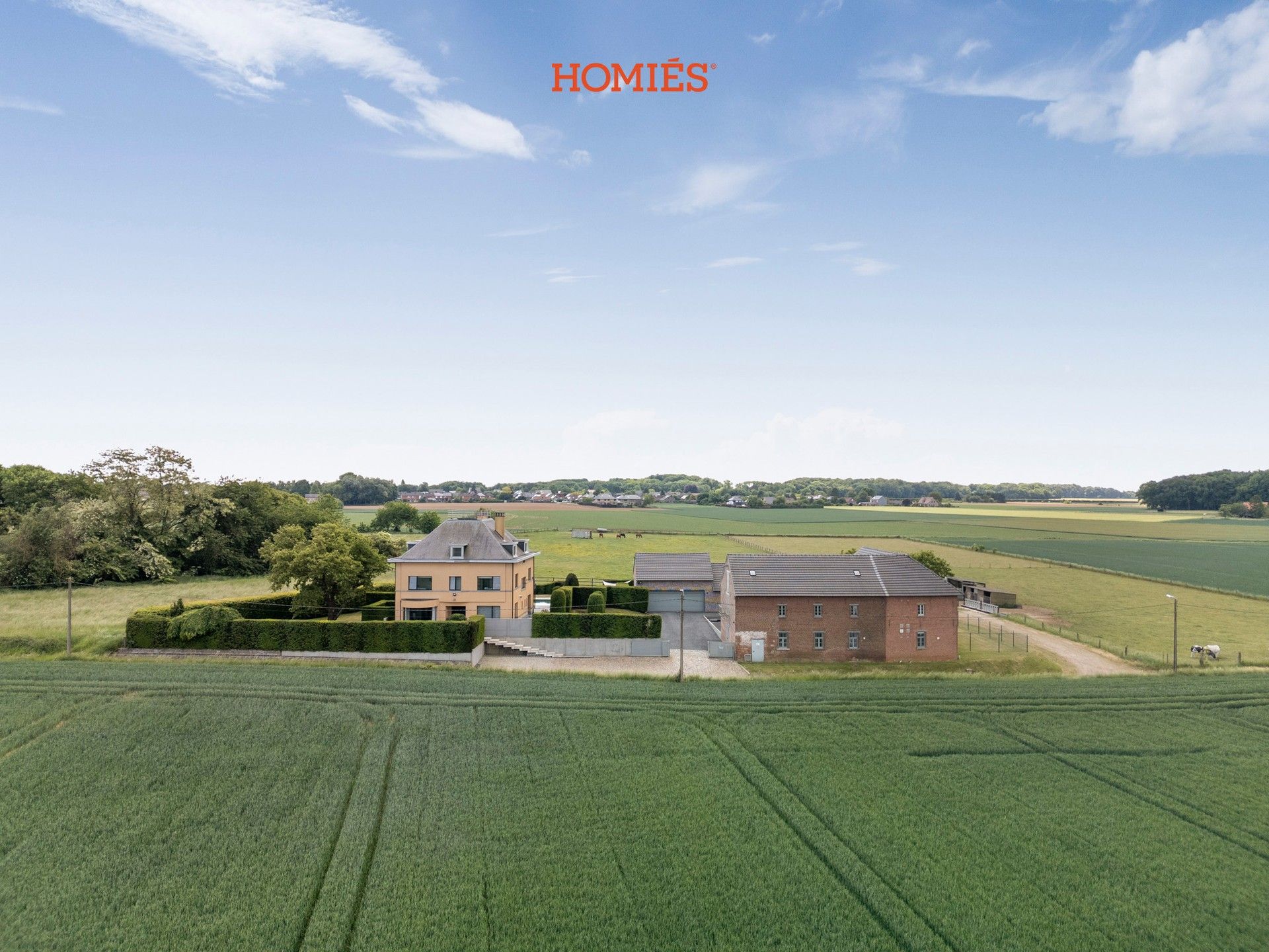 Prachtig kantoorgebouw & villa in groene omgeving foto {{pictureIndex}}
