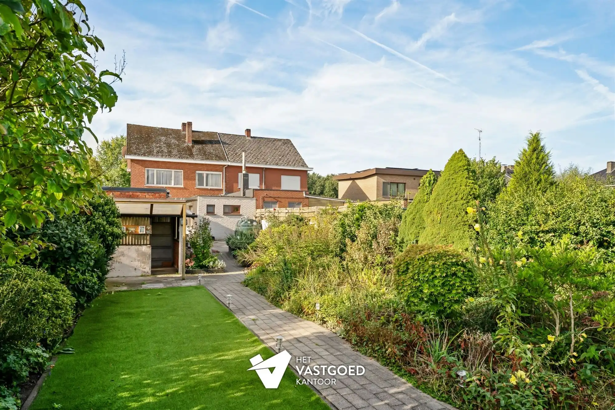 INSTAPKLARE WONING MET LEUKE TUIN EN GARAGE foto 24