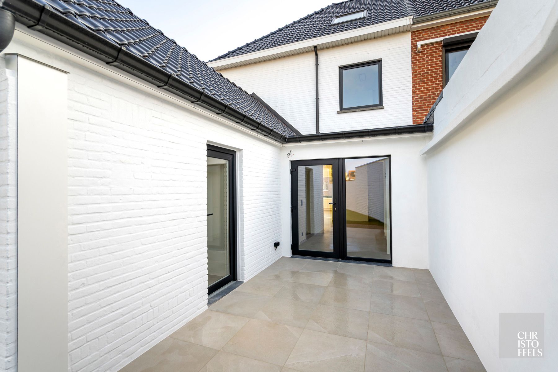 Stijlvol gerenoveerde gezinswoning met tuin op ideale locatie!  foto 5