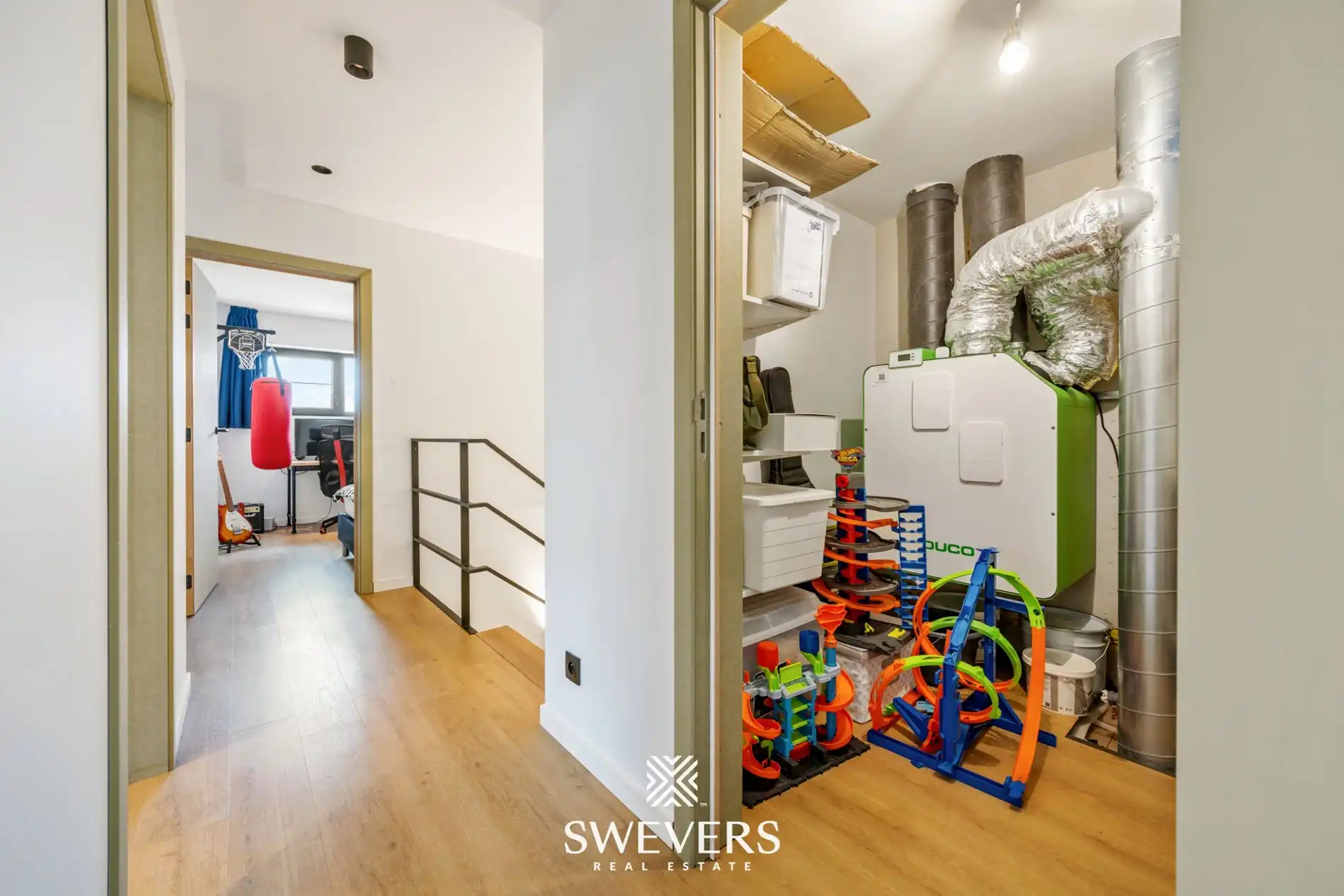 Recente halfopen bebouwing met 5 slaapkamers met verrassend grote tuin in Houthalen foto 17