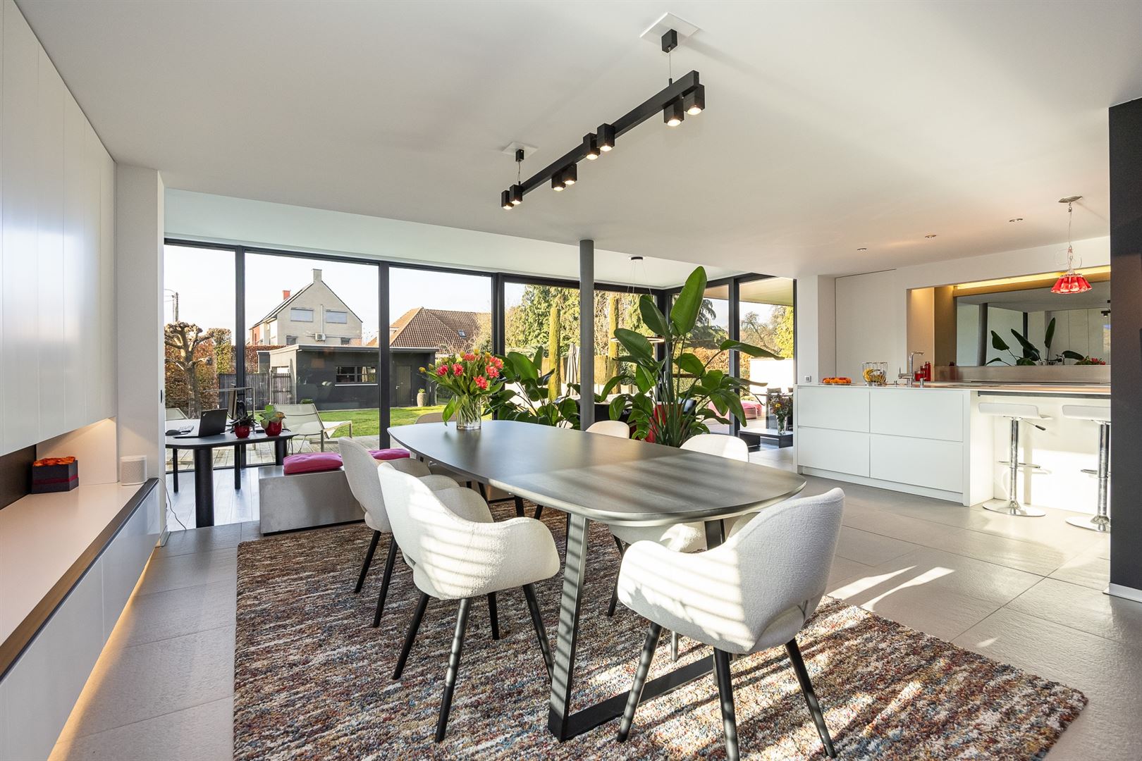 Stijlvolle villa met moderne uitbouw en zuidwest tuin. foto 5