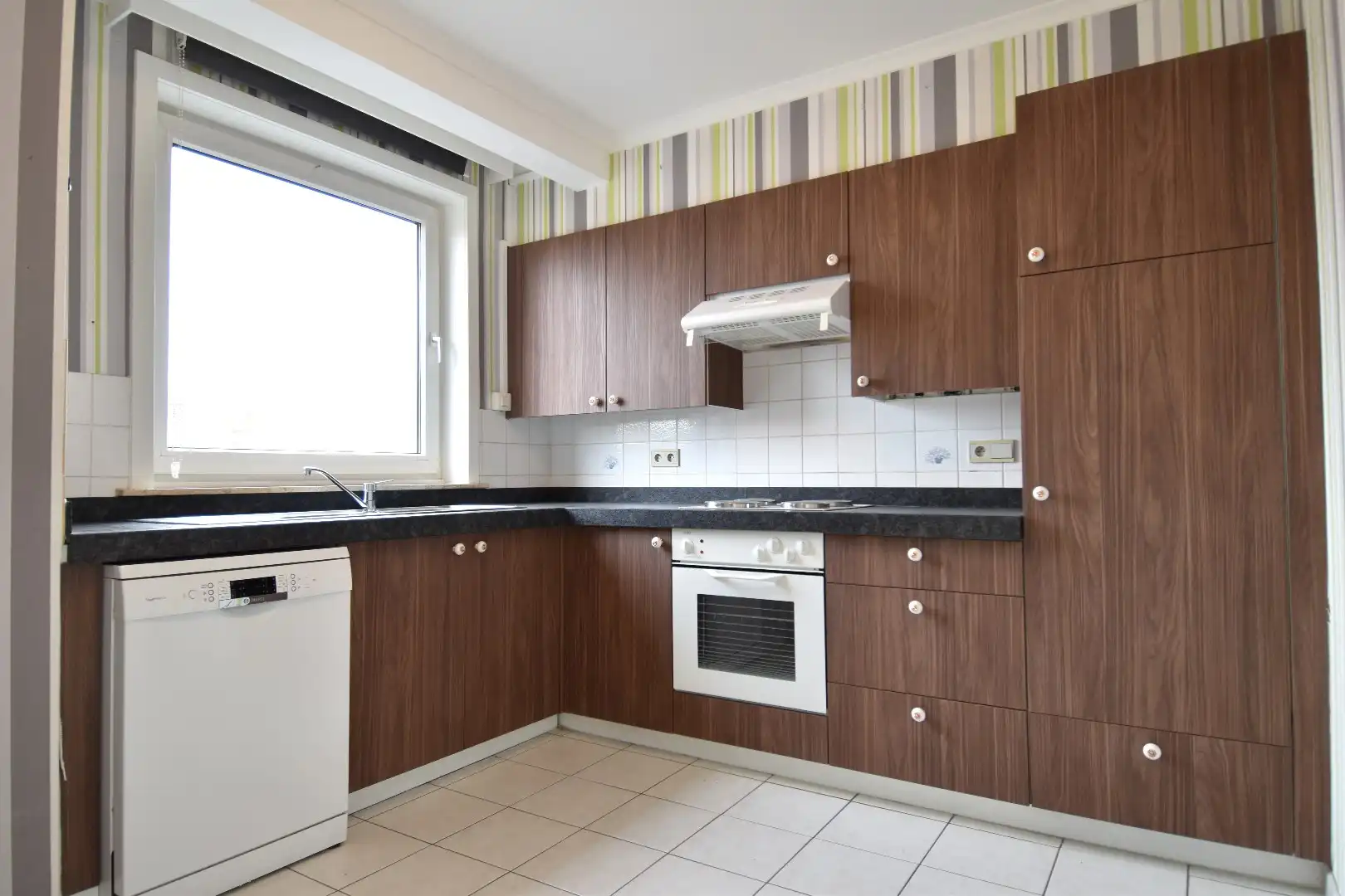 Instapklaar 2-slaapkamerappartement mét kelderberging op een toplocatie te Gullegem foto 4