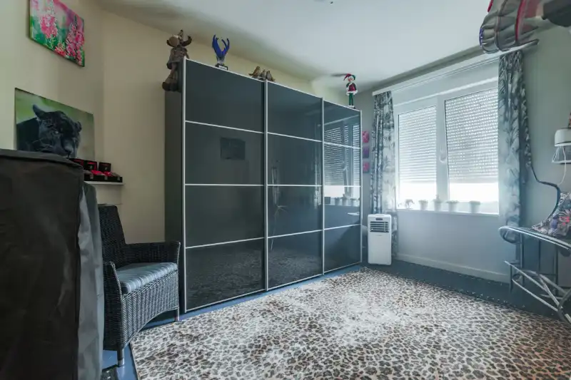 Rustig gelegen woning met 3 slaapkamers en tuinterras op een steenworp van het albertpark en de Leieboorden. foto 8