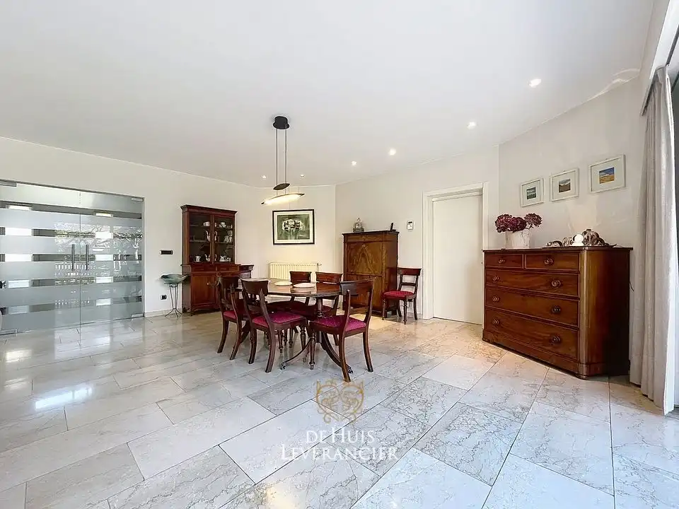 Exclusieve villa op uitzonderlijk perceel van 1 767 m², grenzend aan natuurgebied foto 22