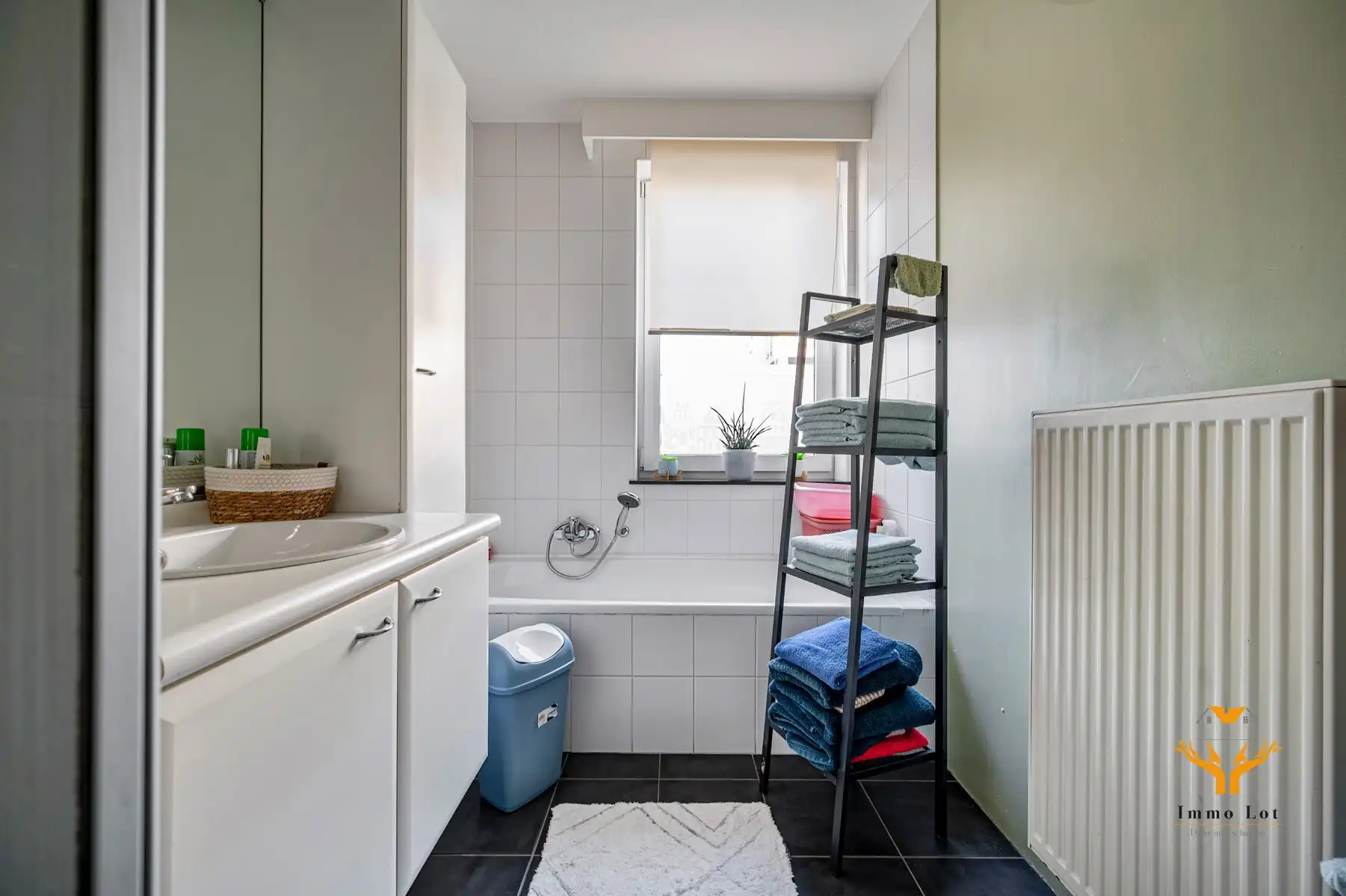 Instapklaar appartement met vijverzicht in Burcht foto 14