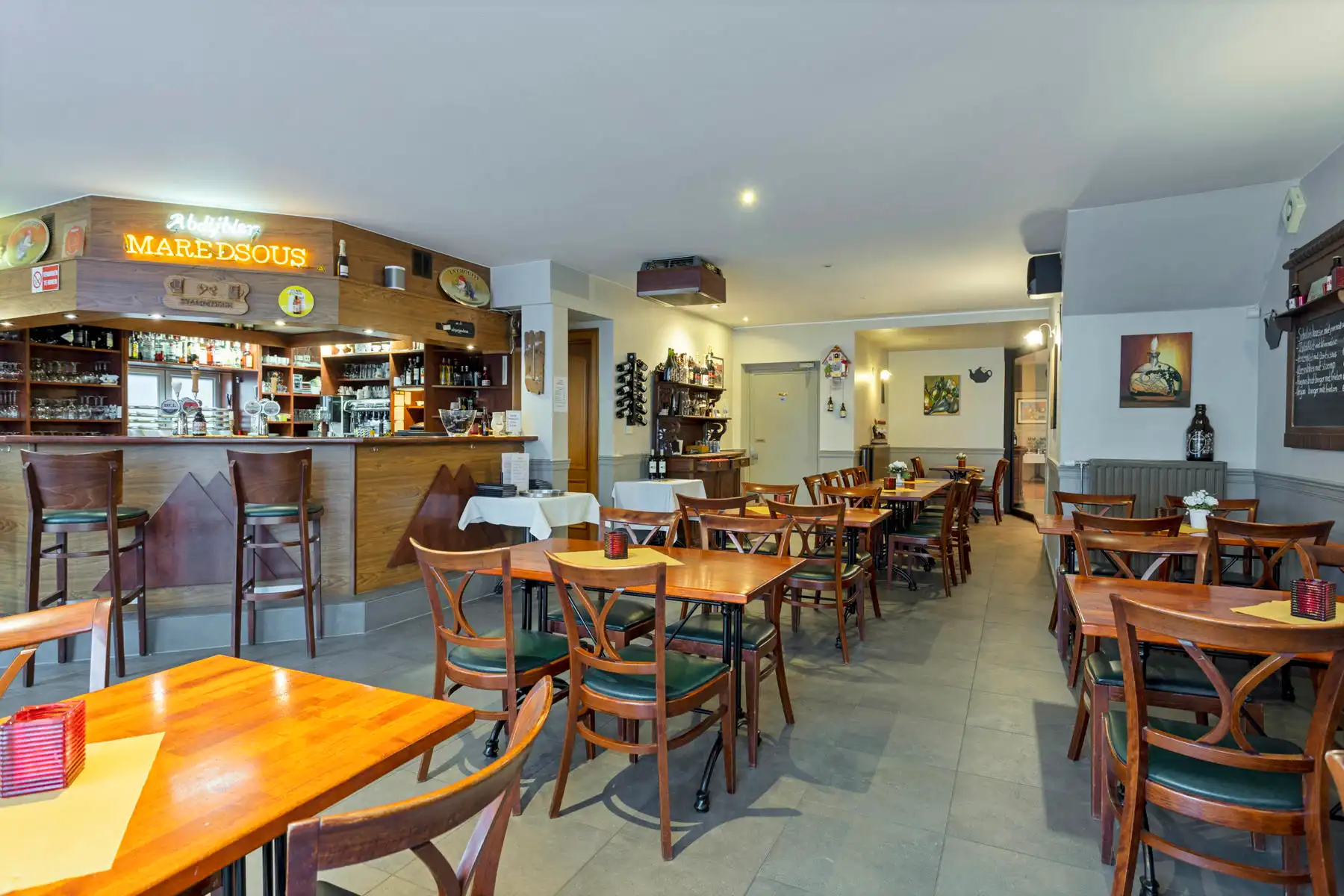 Ruim handelspand + 2 vakantiewoningen. foto 7