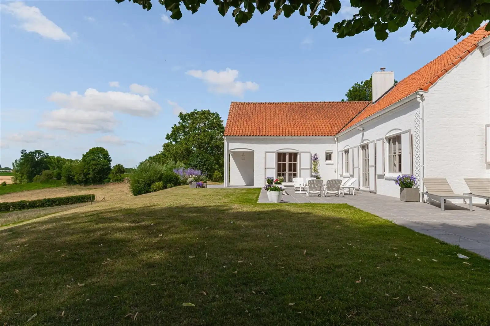 Landhuis met tuin en weide op +/-  78are foto 6