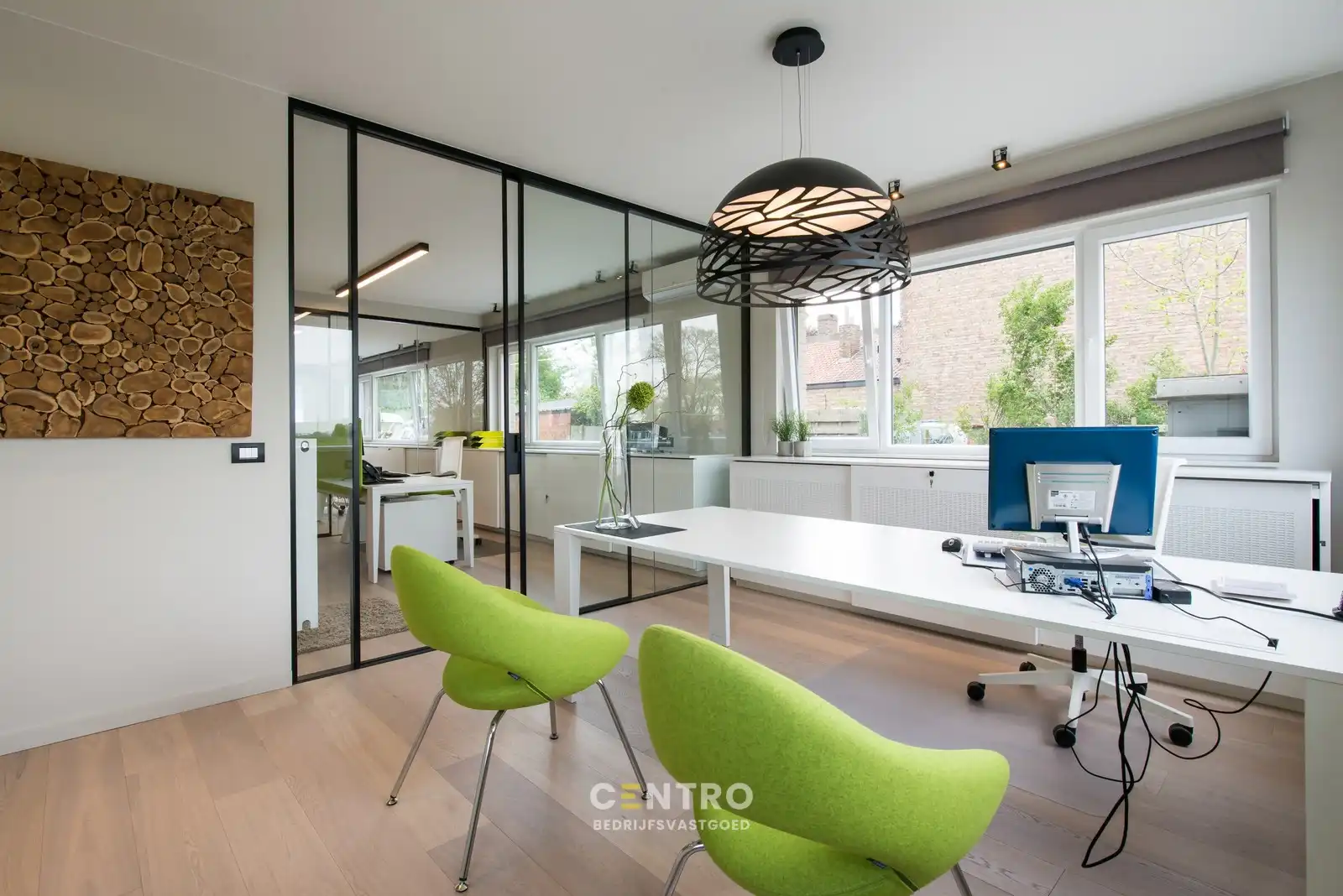 Strategisch gelegen BEDRIJFSPAND met magazijn, kantoren, verhuurd appartement & perceel bouwgrond (villa-bouw) nabij autosnelwegen te 8000 Brugge foto 8