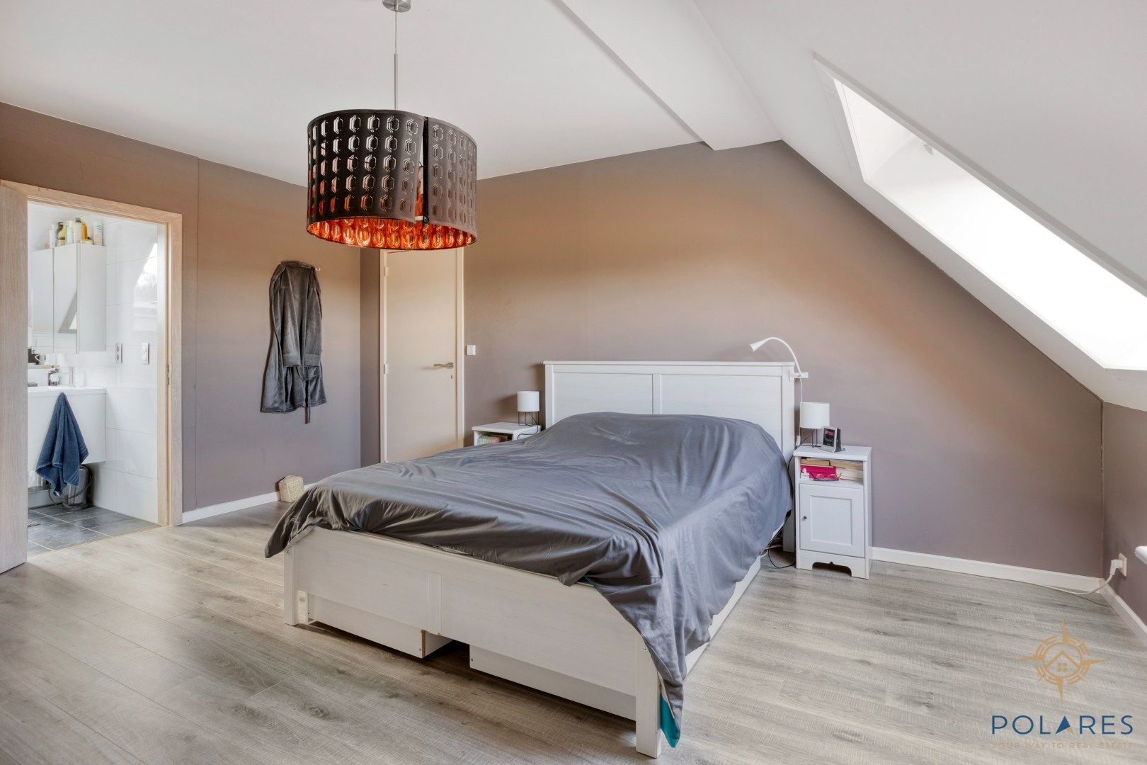 Goed gelegen taverne met woonst en grote parking foto 25