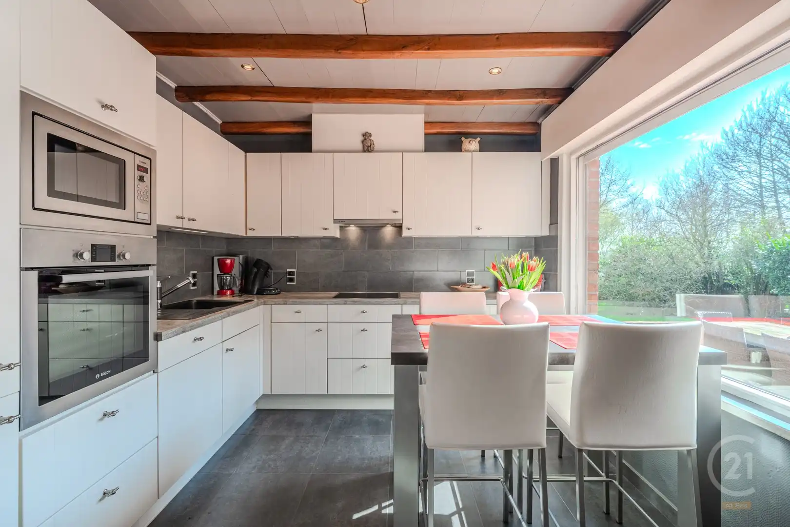 Gezellige woning met veel buitenruimte en rustige ligging foto 12