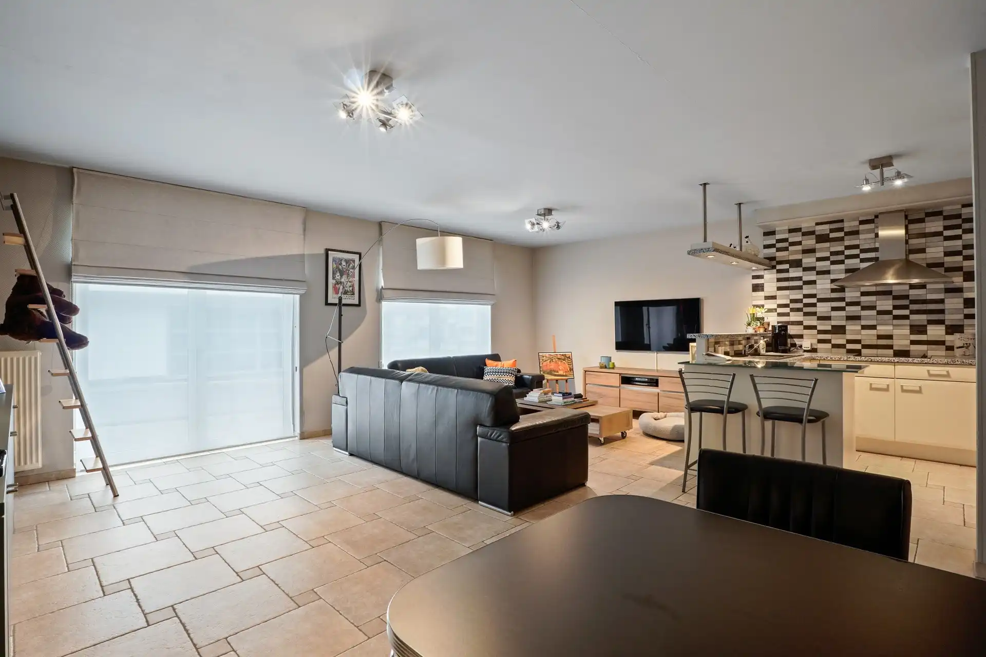 Ruim gelijkvloers appartement met 2 slaapkamers, terras en staanplaats te Berlare foto 3