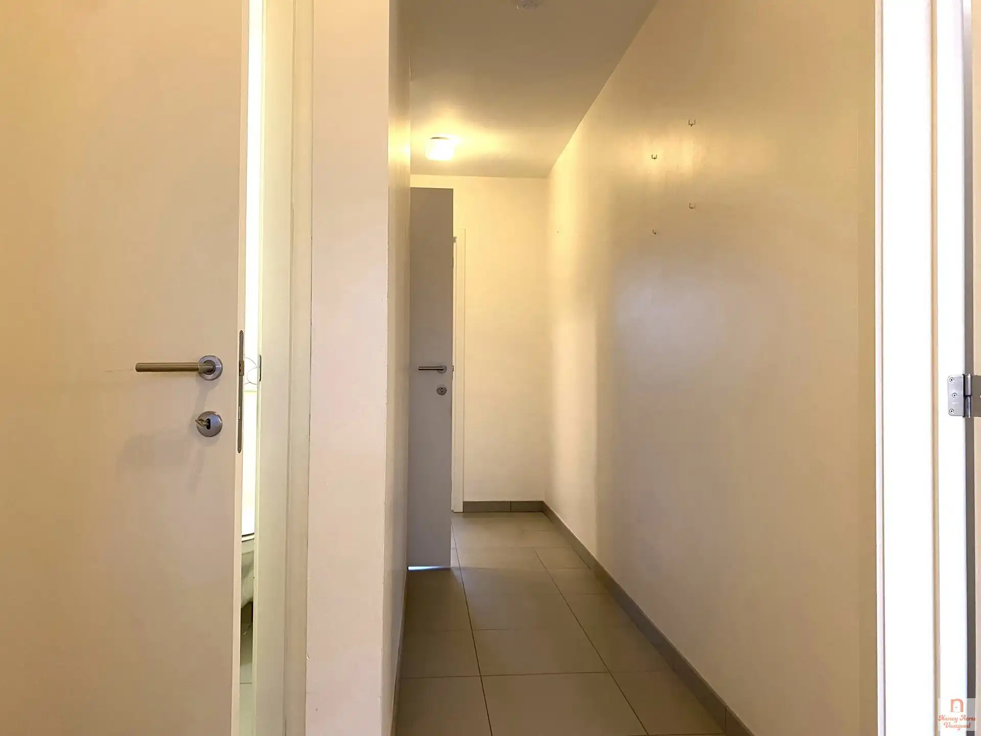 Modern appartement met 2 slaapkamers, terras en parking foto 15
