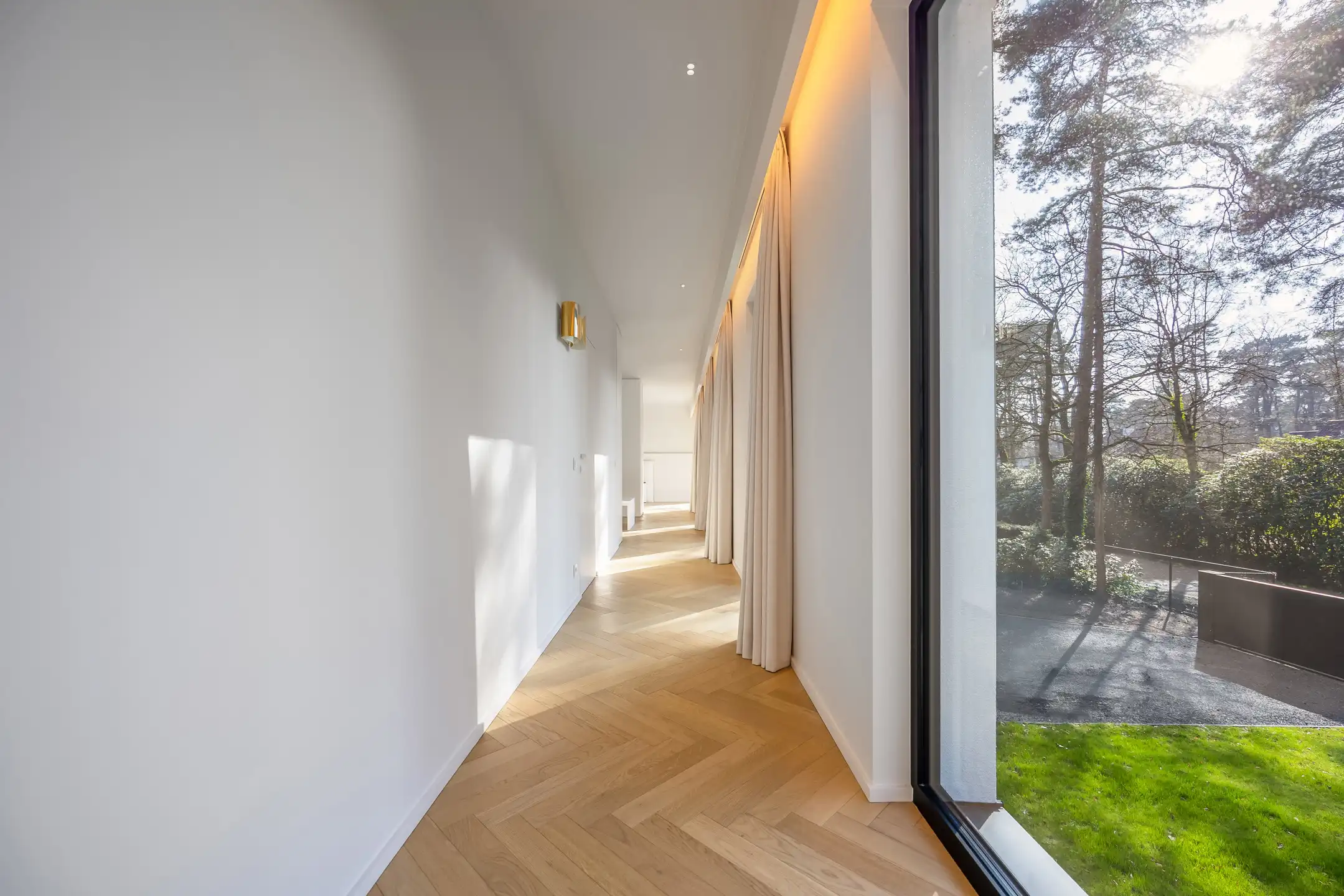 Exclusieve moderne villa met panoramisch zicht op groen foto 21