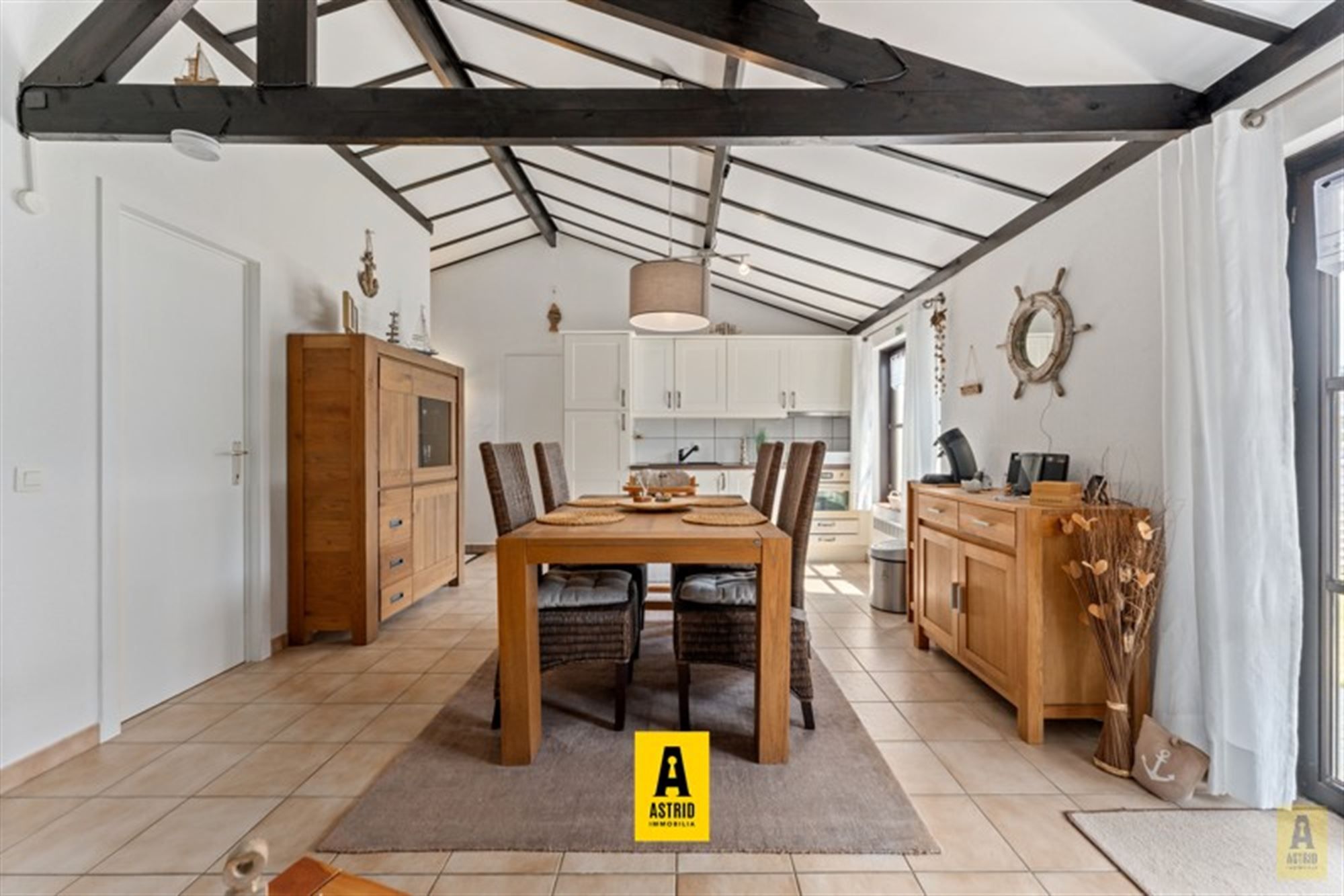 Schitterende vakantiewoning met parking en zonnige tuin! foto 4