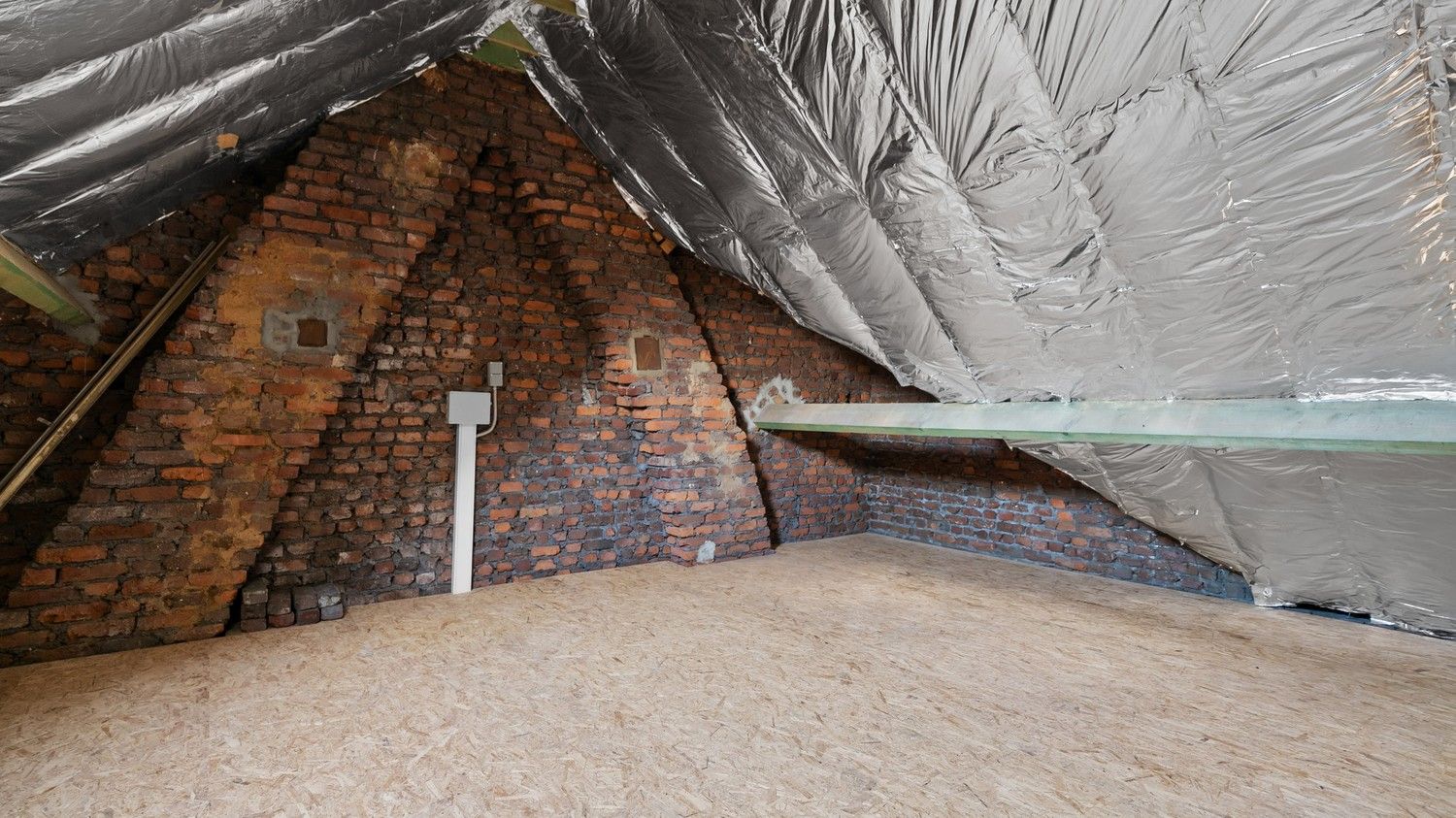 Volledig gerenoveerde woning met 3 slaapkamers en tuin. foto 19