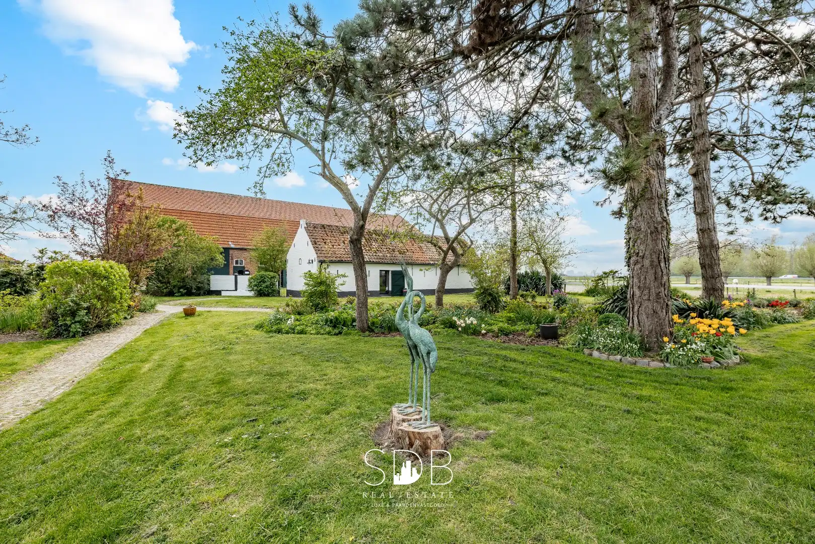 Landelijke woning met authentiek gastenhuis, stalgebouw, graslanden en buitenpiste op 20.285m² foto 39